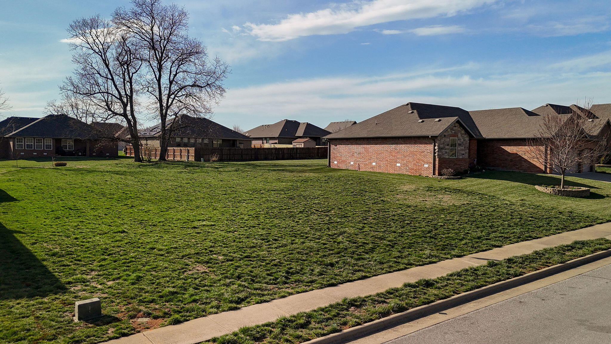 5751 South Winsor Drive Property Photo 3
