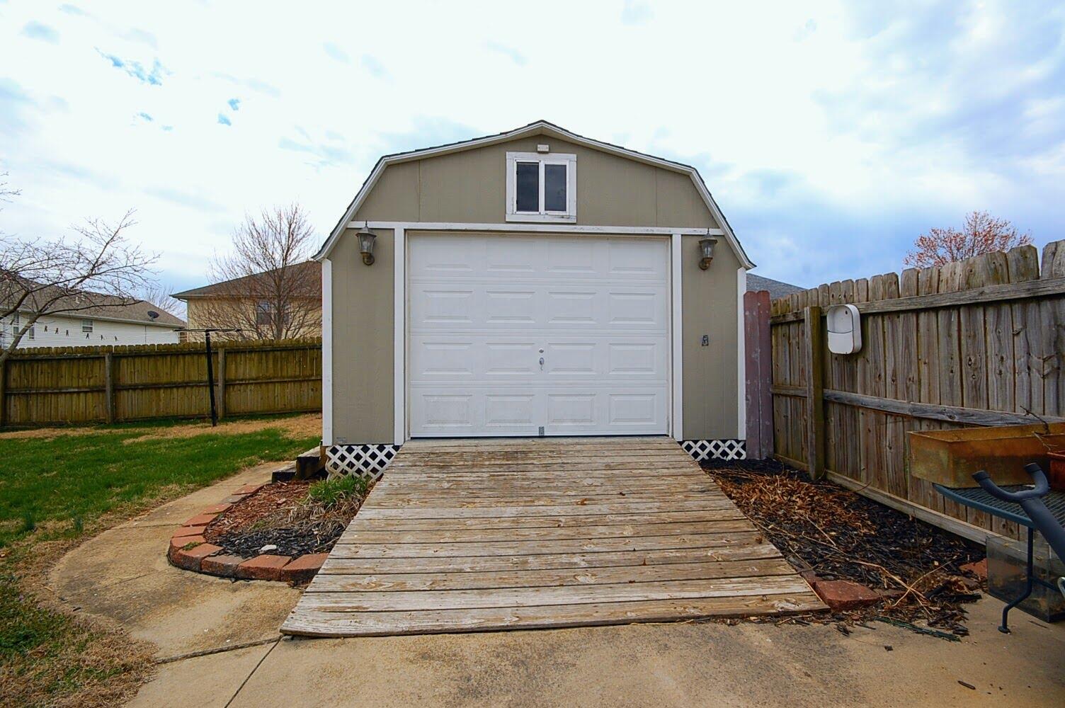 704 Colby Street Property Photo 30