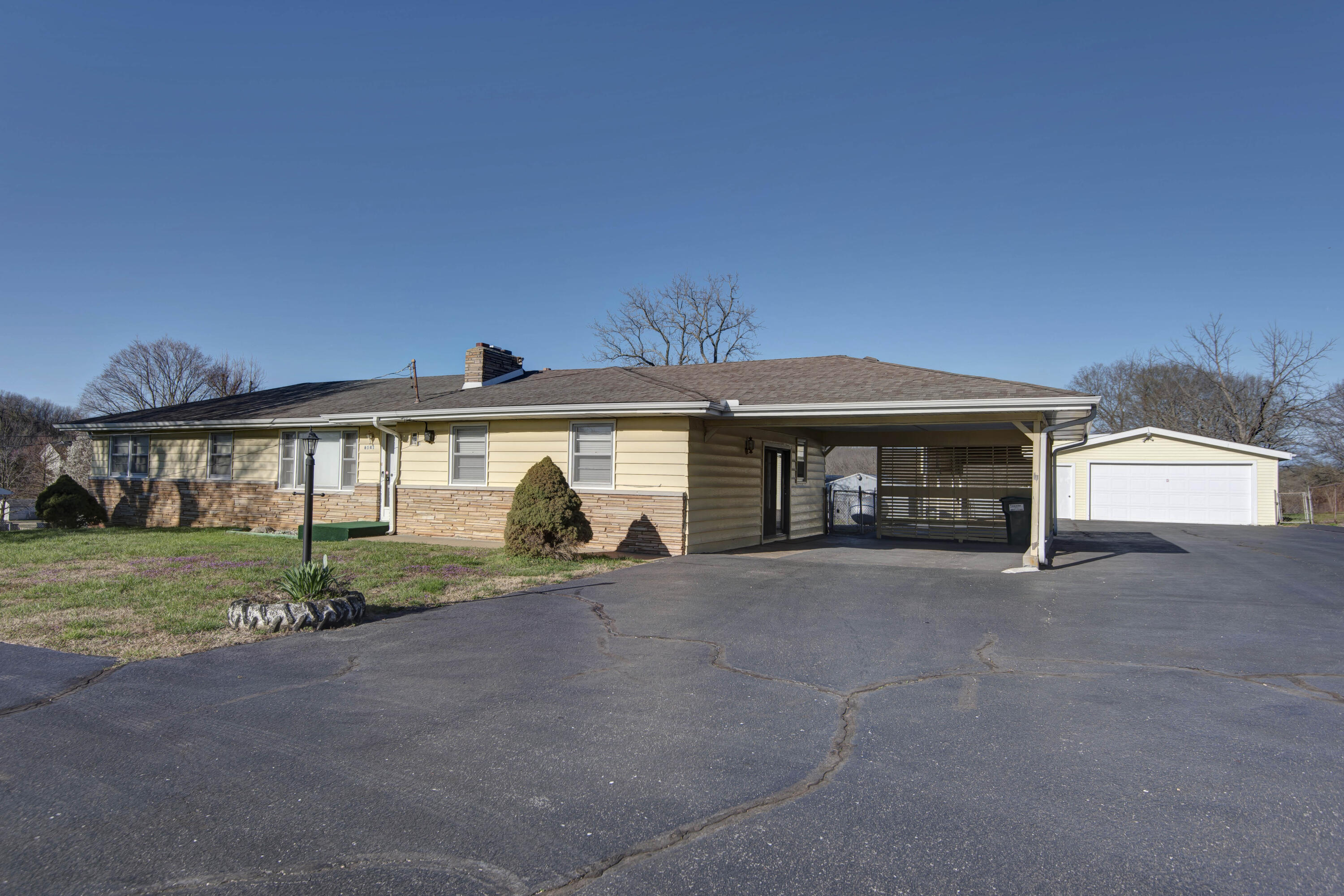 6141 North State Highway H Property Photo 1