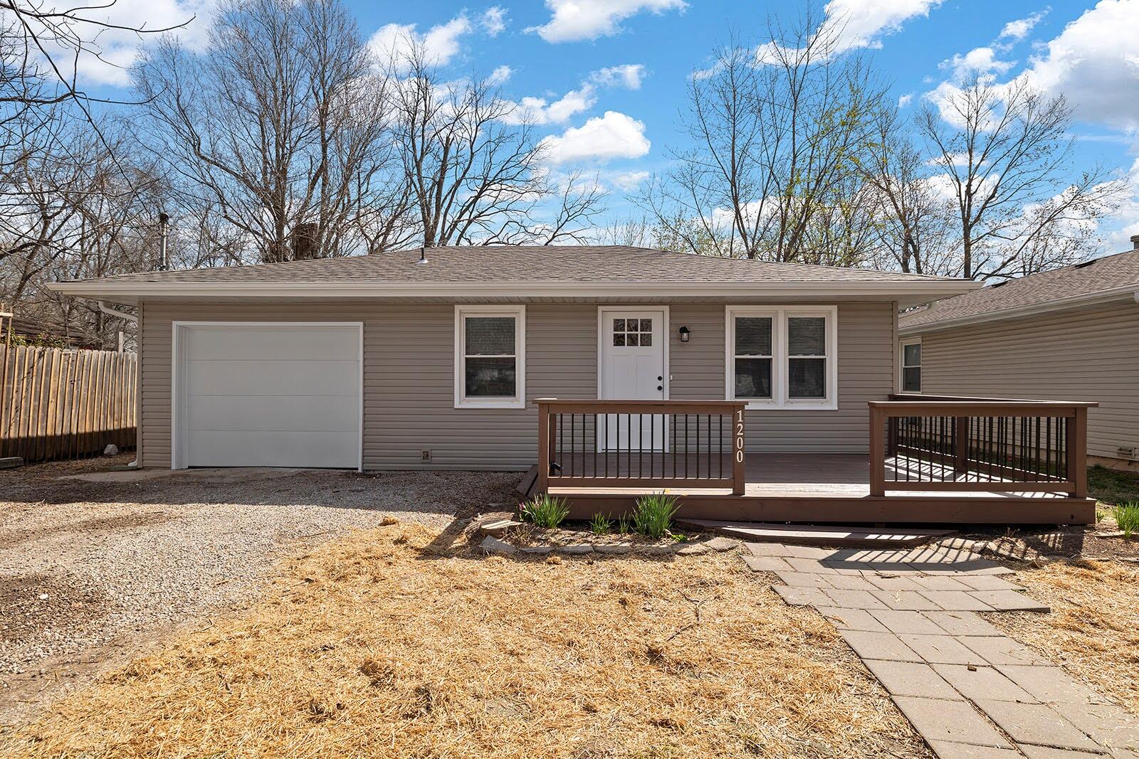 1200 North Davies Avenue Property Photo