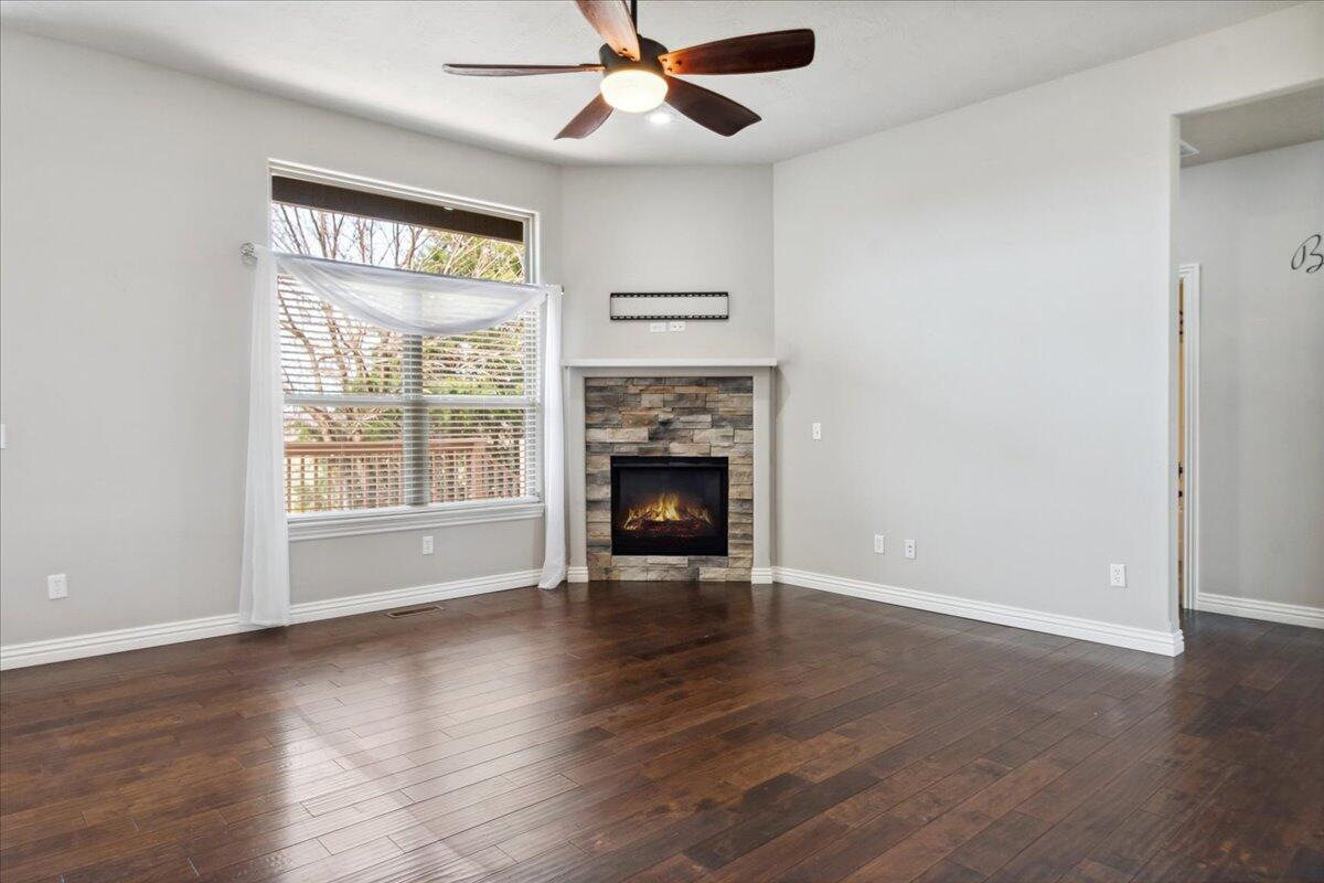 582 East Katella Circle Property Photo 4