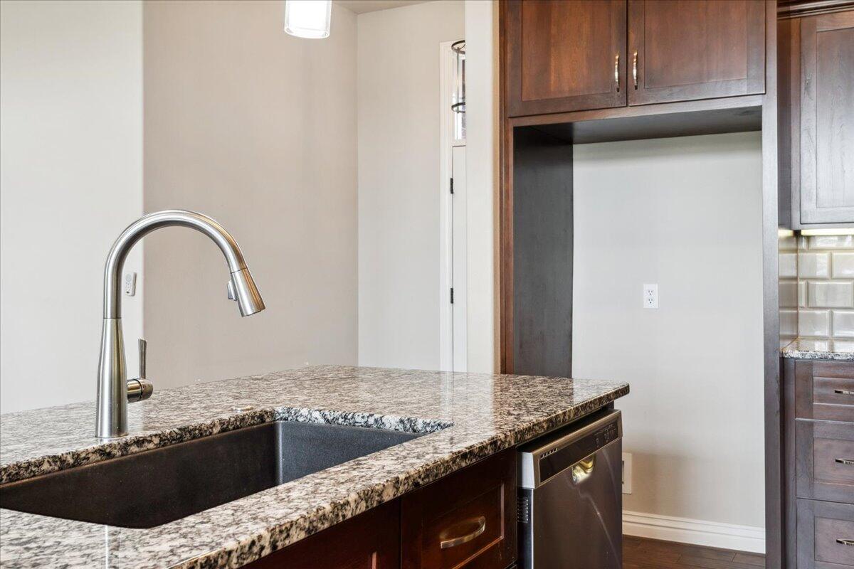 582 East Katella Circle Property Photo 11