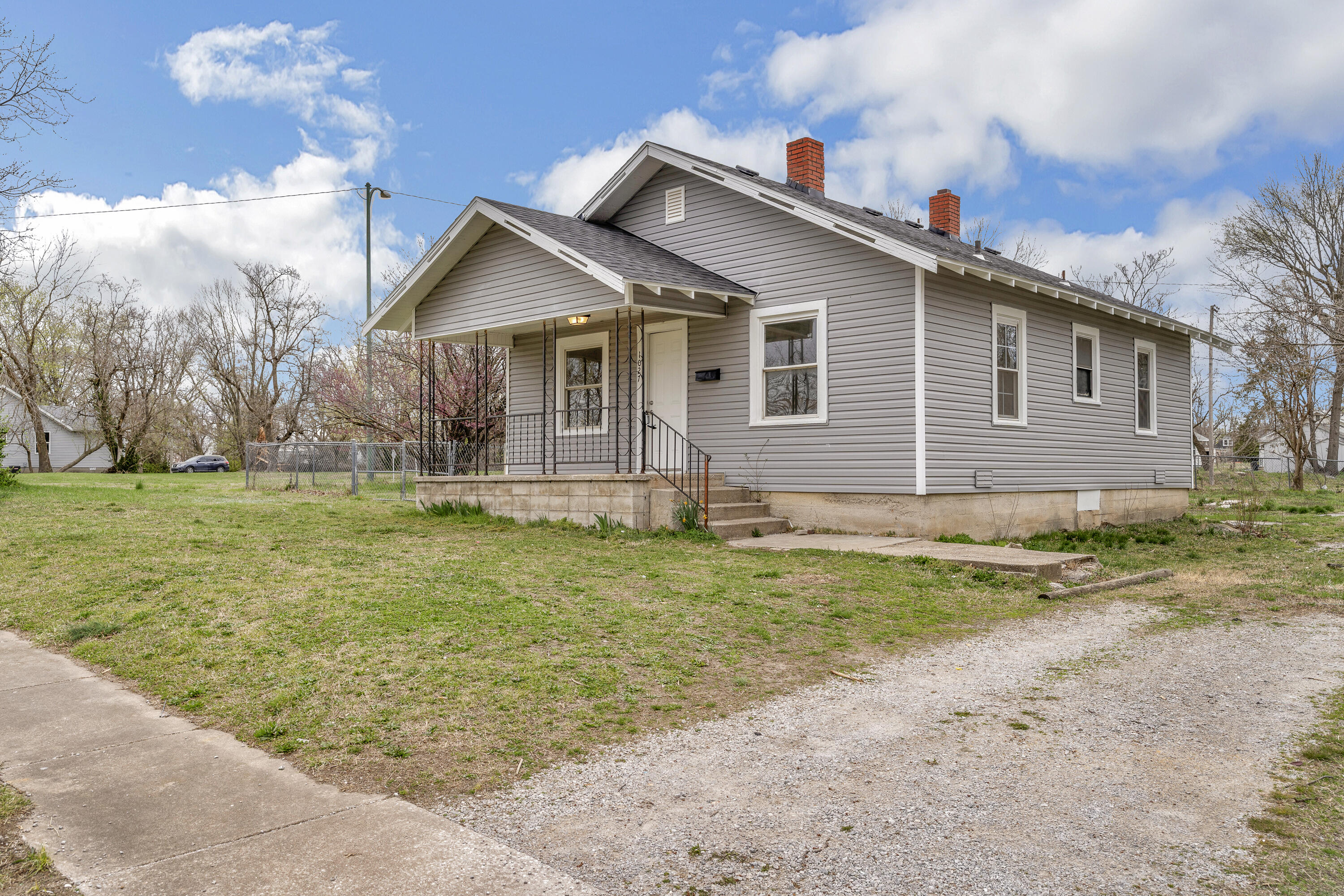 1027 West Locust Street Property Photo 2