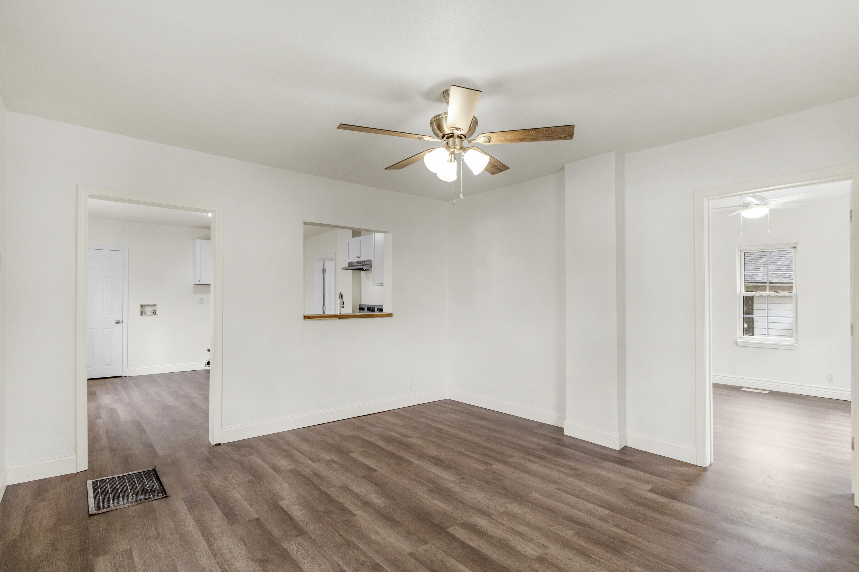 1027 West Locust Street Property Photo 6
