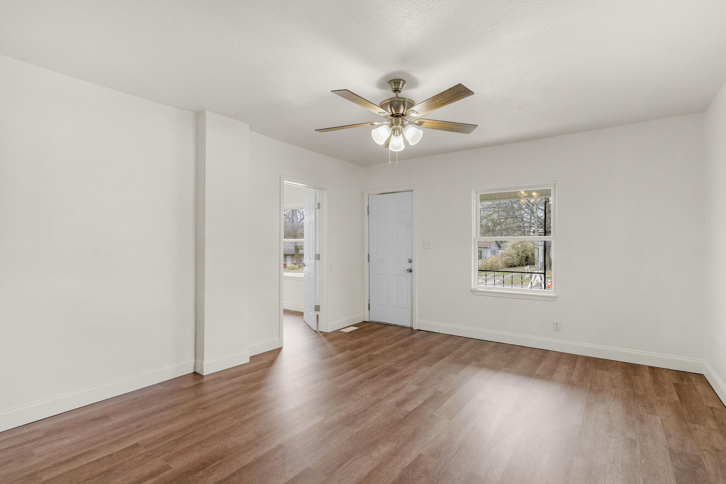 1027 West Locust Street Property Photo 7