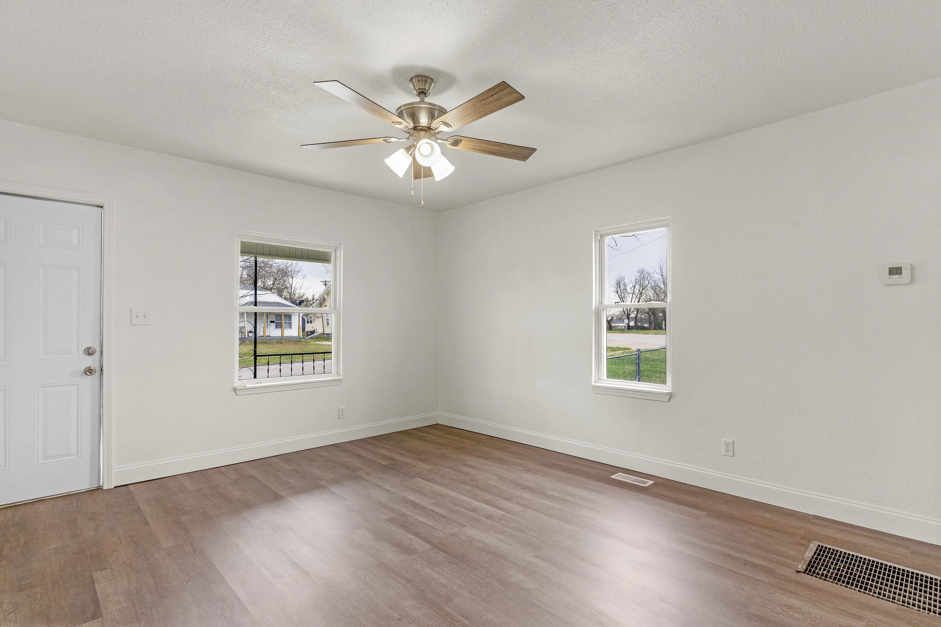 1027 West Locust Street Property Photo 8