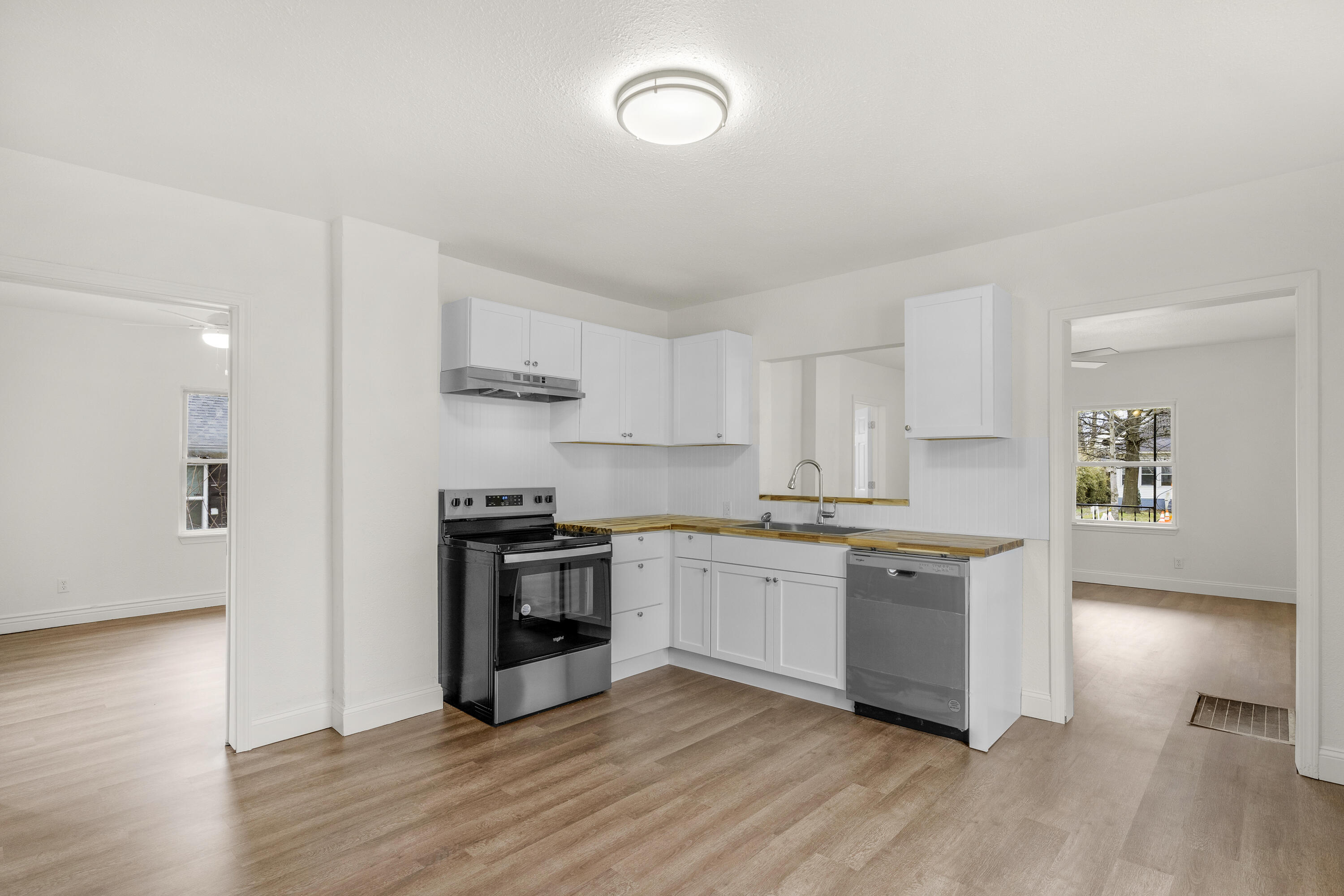 1027 West Locust Street Property Photo 10