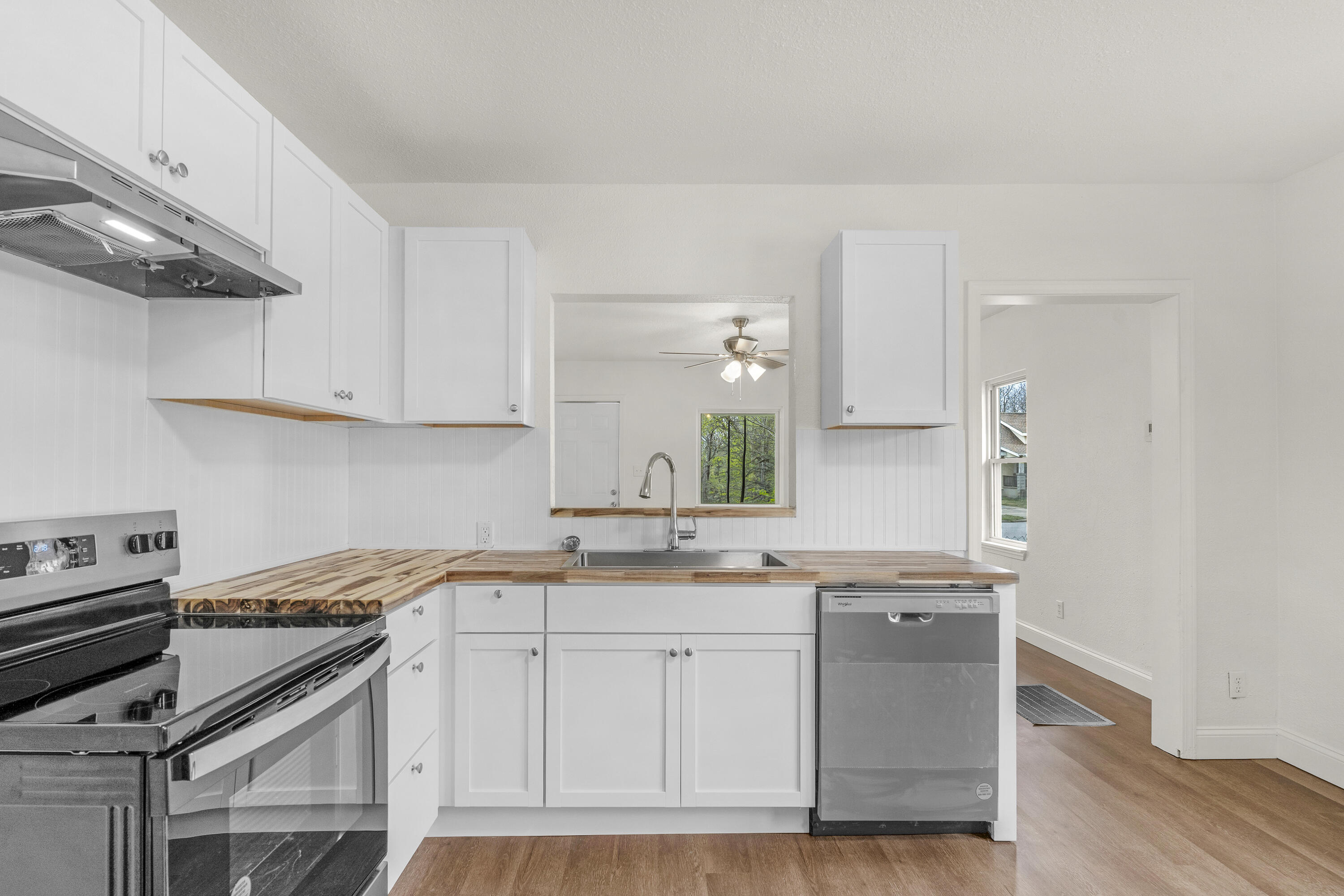 1027 West Locust Street Property Photo 12