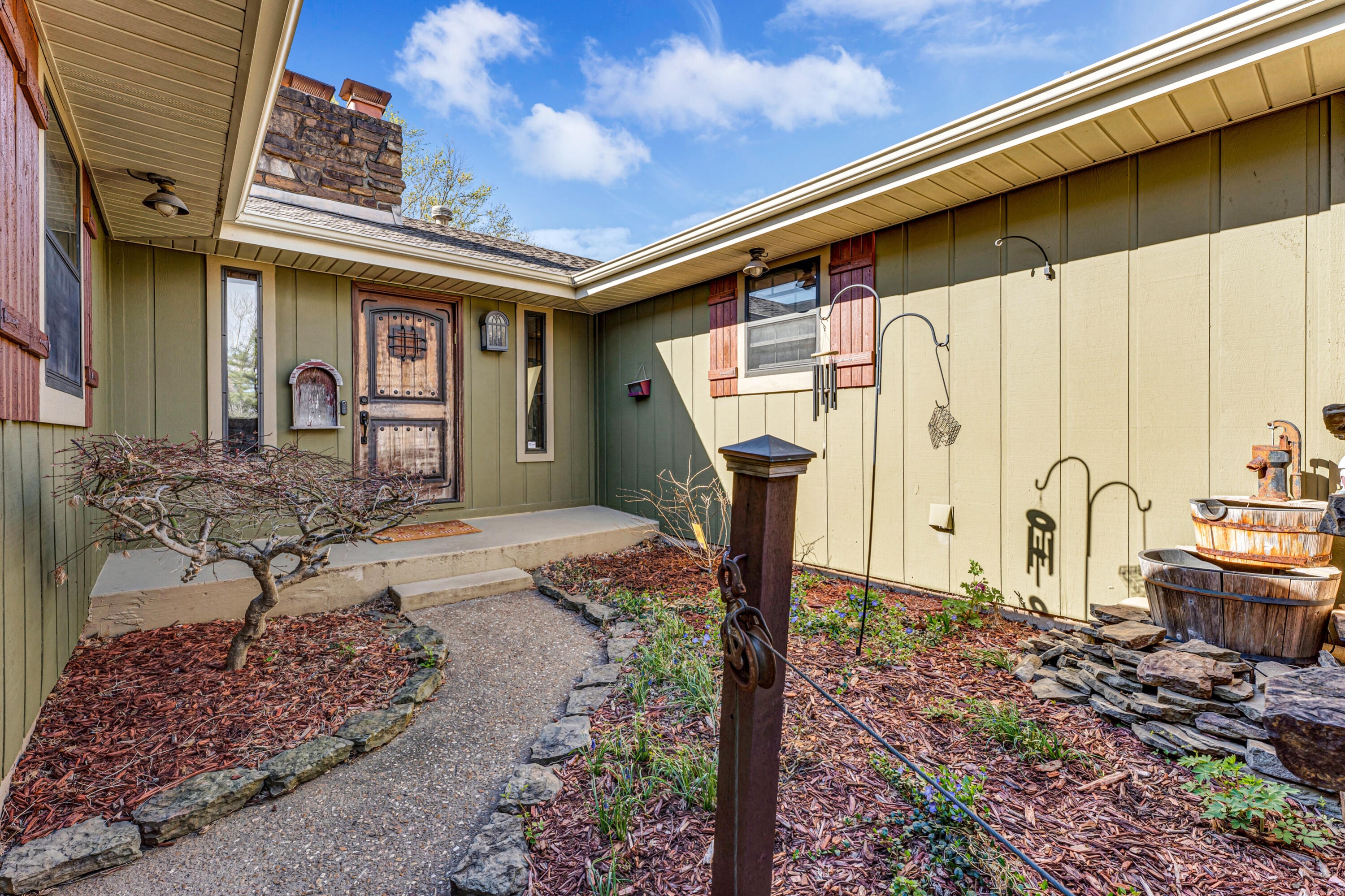 904 East Meadowlark Street Property Photo 5
