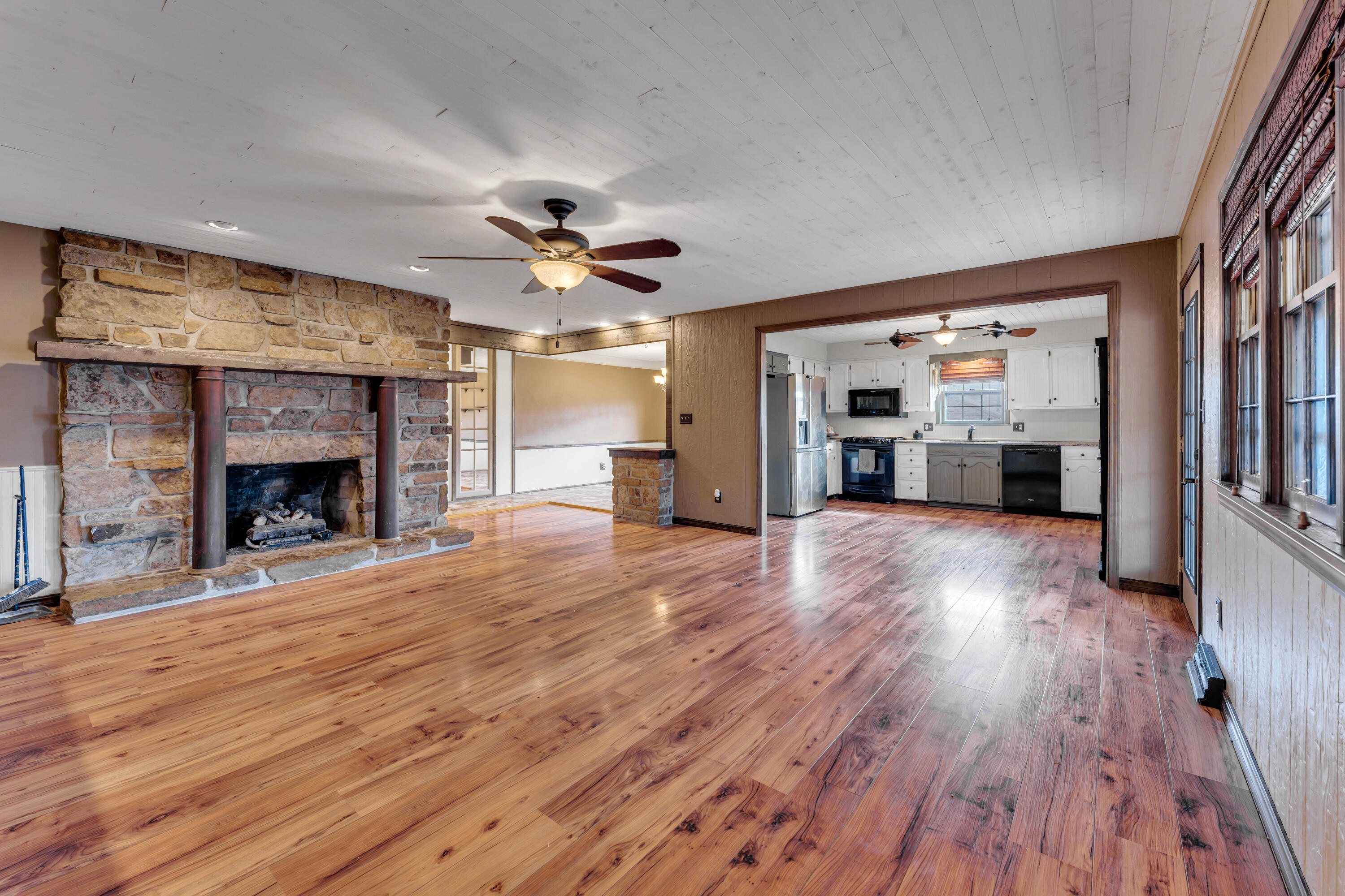 904 East Meadowlark Street Property Photo 11