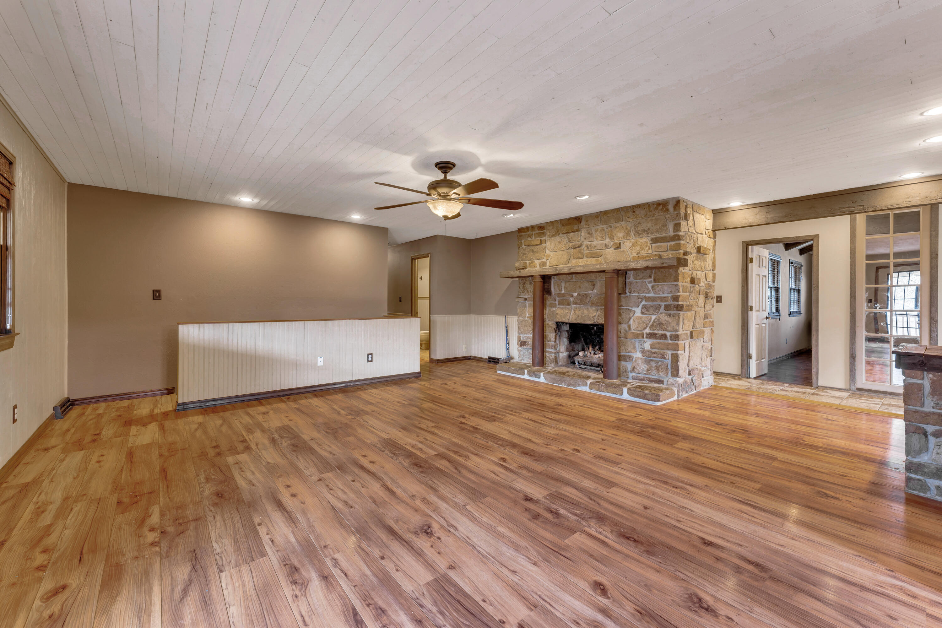 904 East Meadowlark Street Property Photo 12