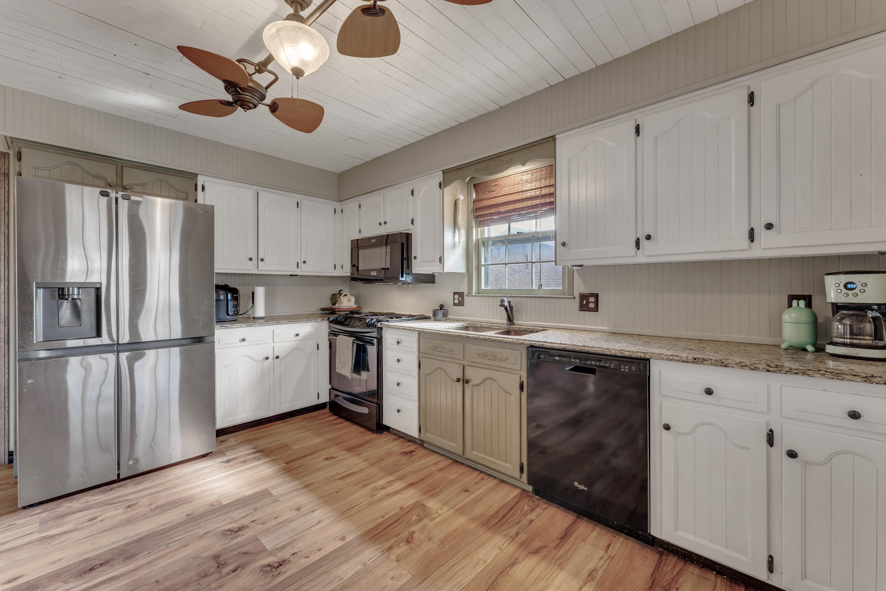904 East Meadowlark Street Property Photo 16