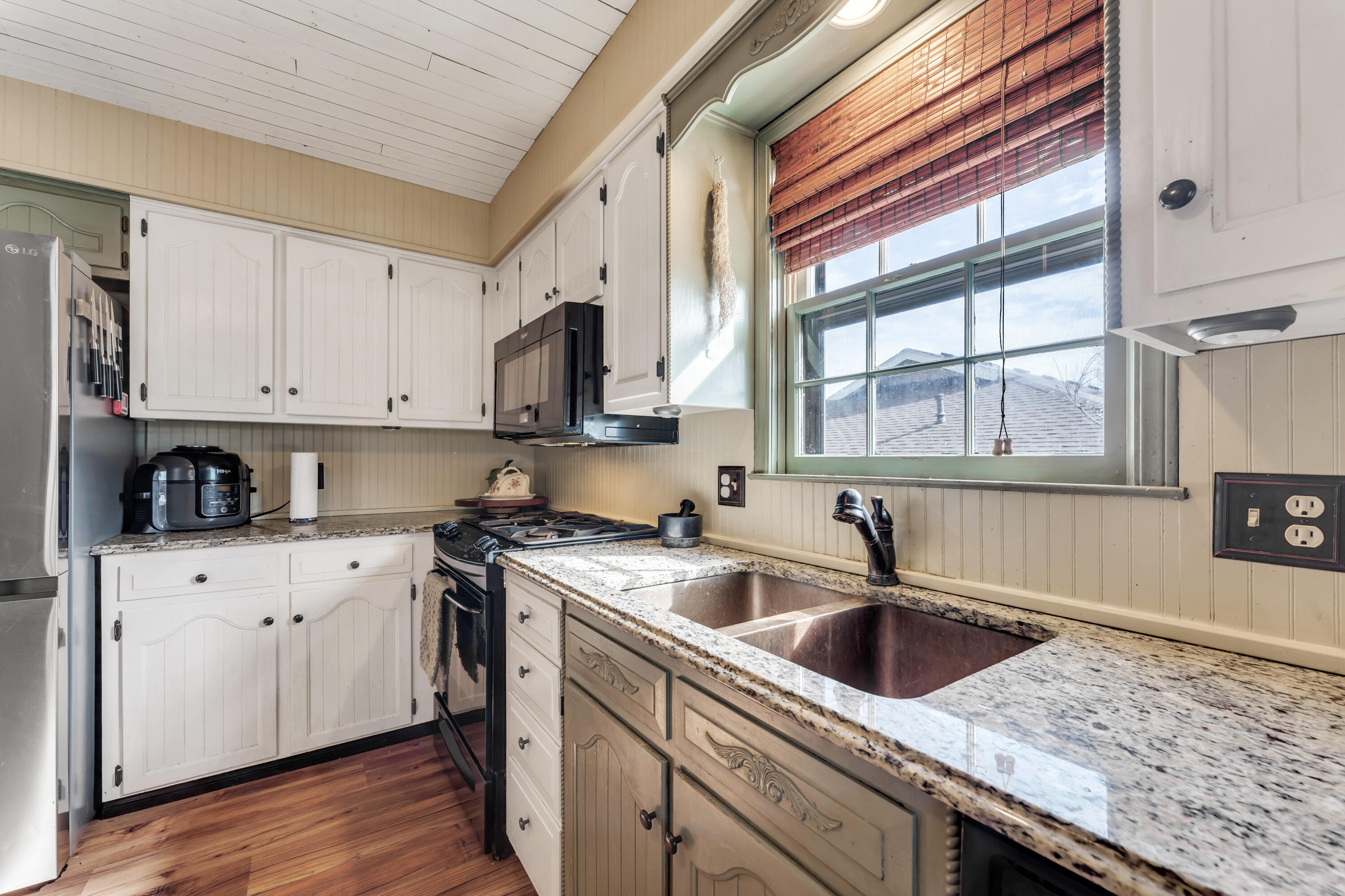 904 East Meadowlark Street Property Photo 17