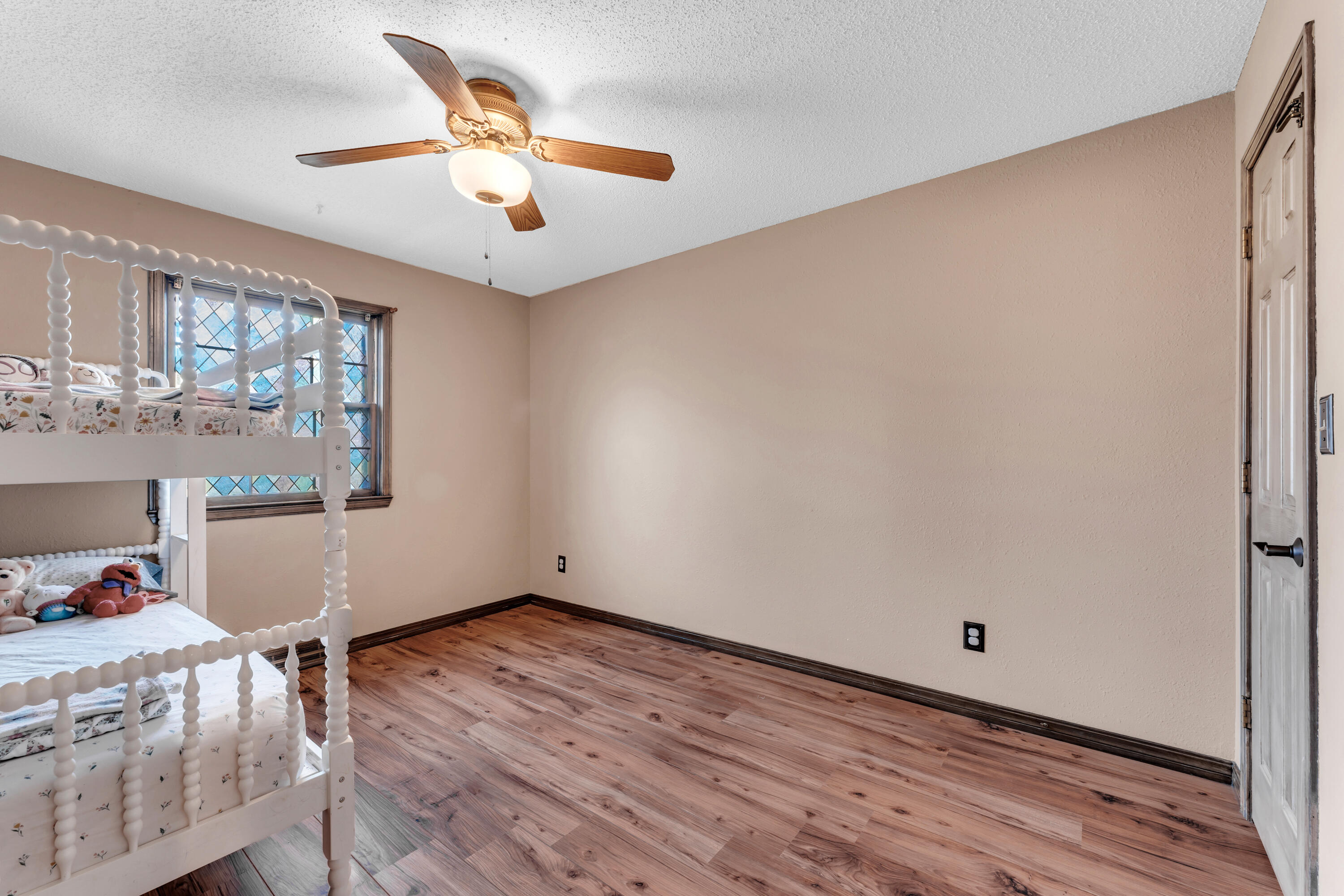 904 East Meadowlark Street Property Photo 24