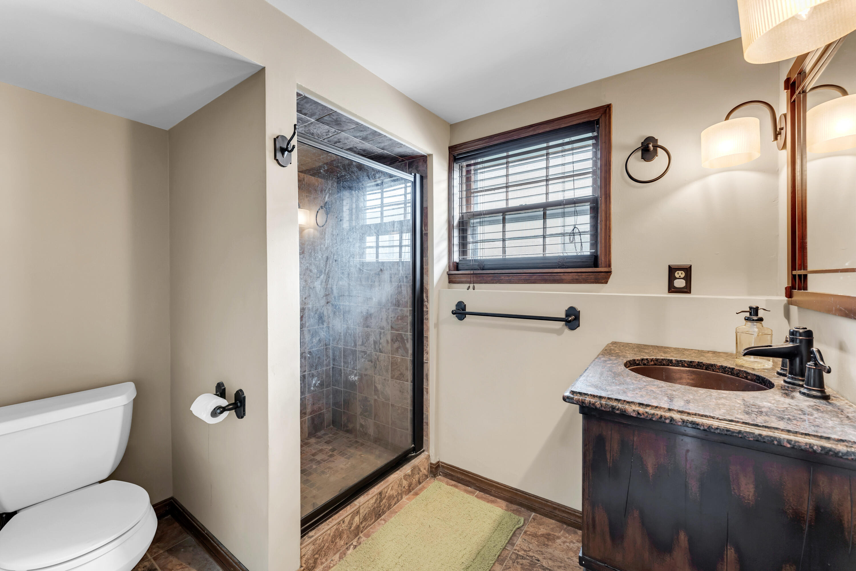 904 East Meadowlark Street Property Photo 39