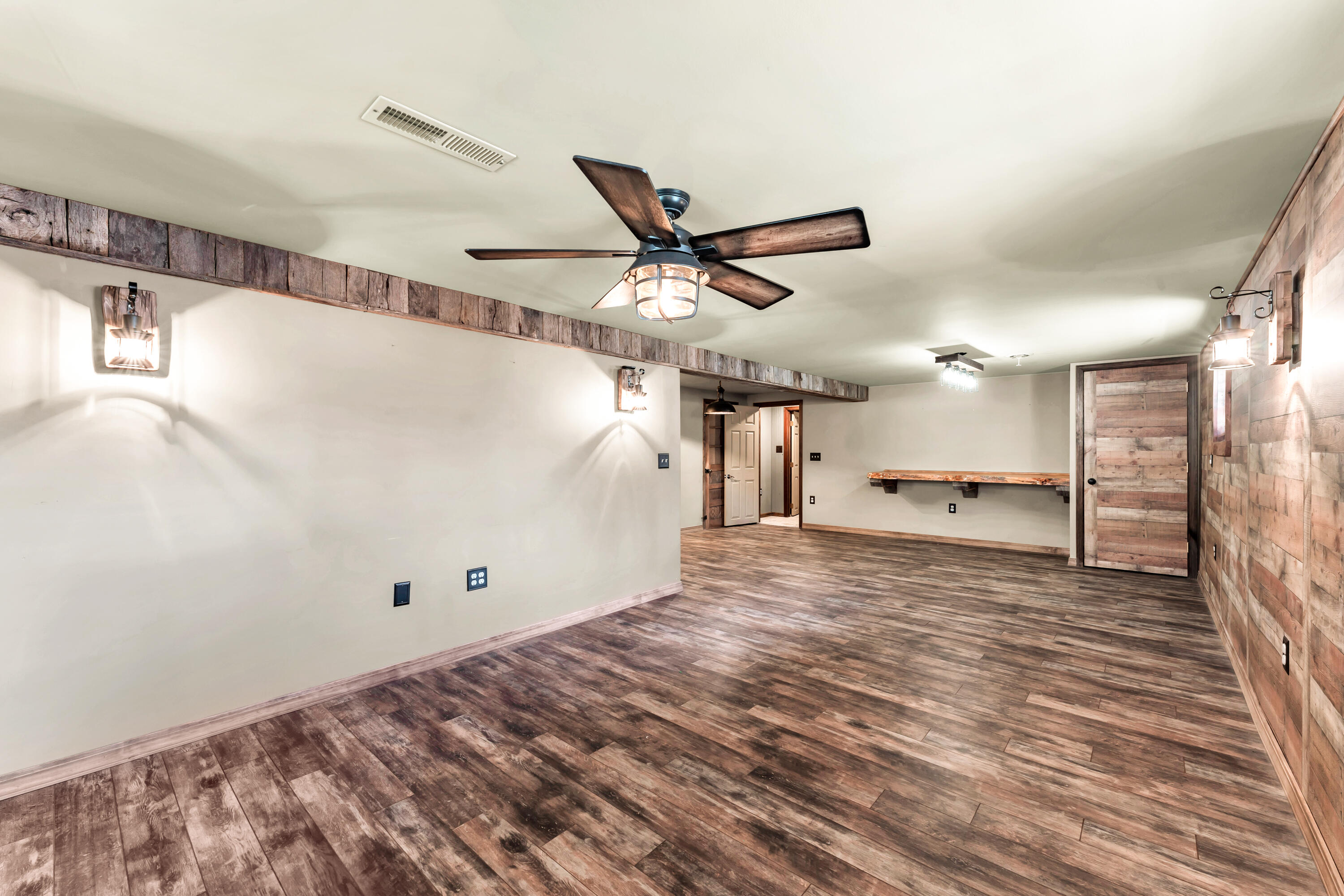 904 East Meadowlark Street Property Photo 41