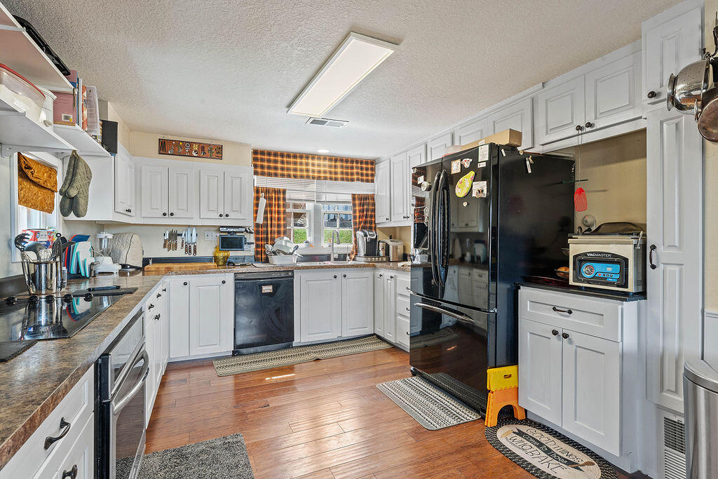 5618 Business Highway 71 Property Photo 14
