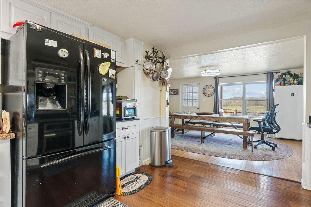5618 Business Highway 71 Property Photo 15