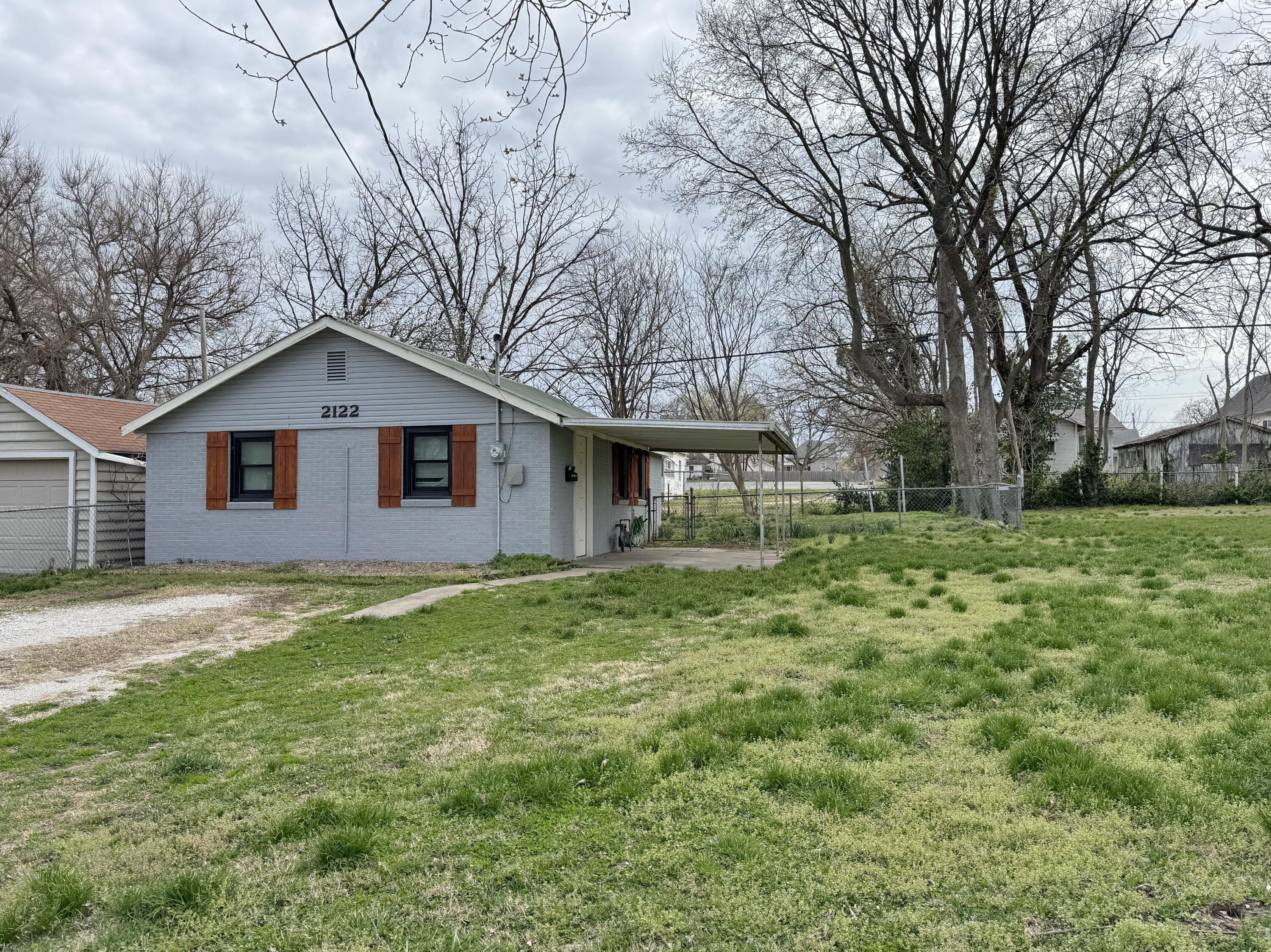 2122 North Taylor Avenue Property Photo 2