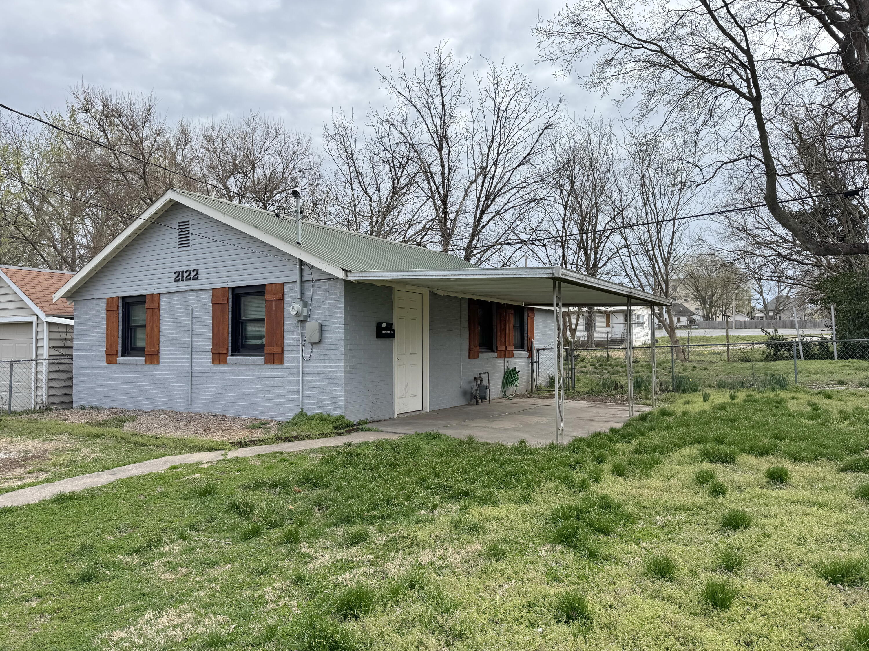 2122 North Taylor Avenue Property Photo 3