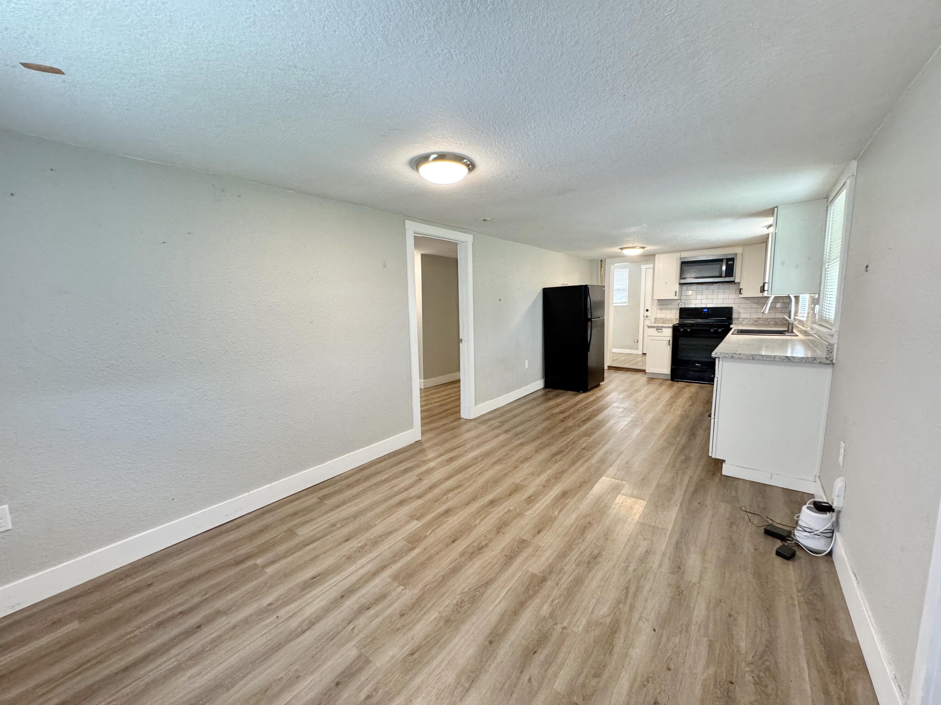 2122 North Taylor Avenue Property Photo 5