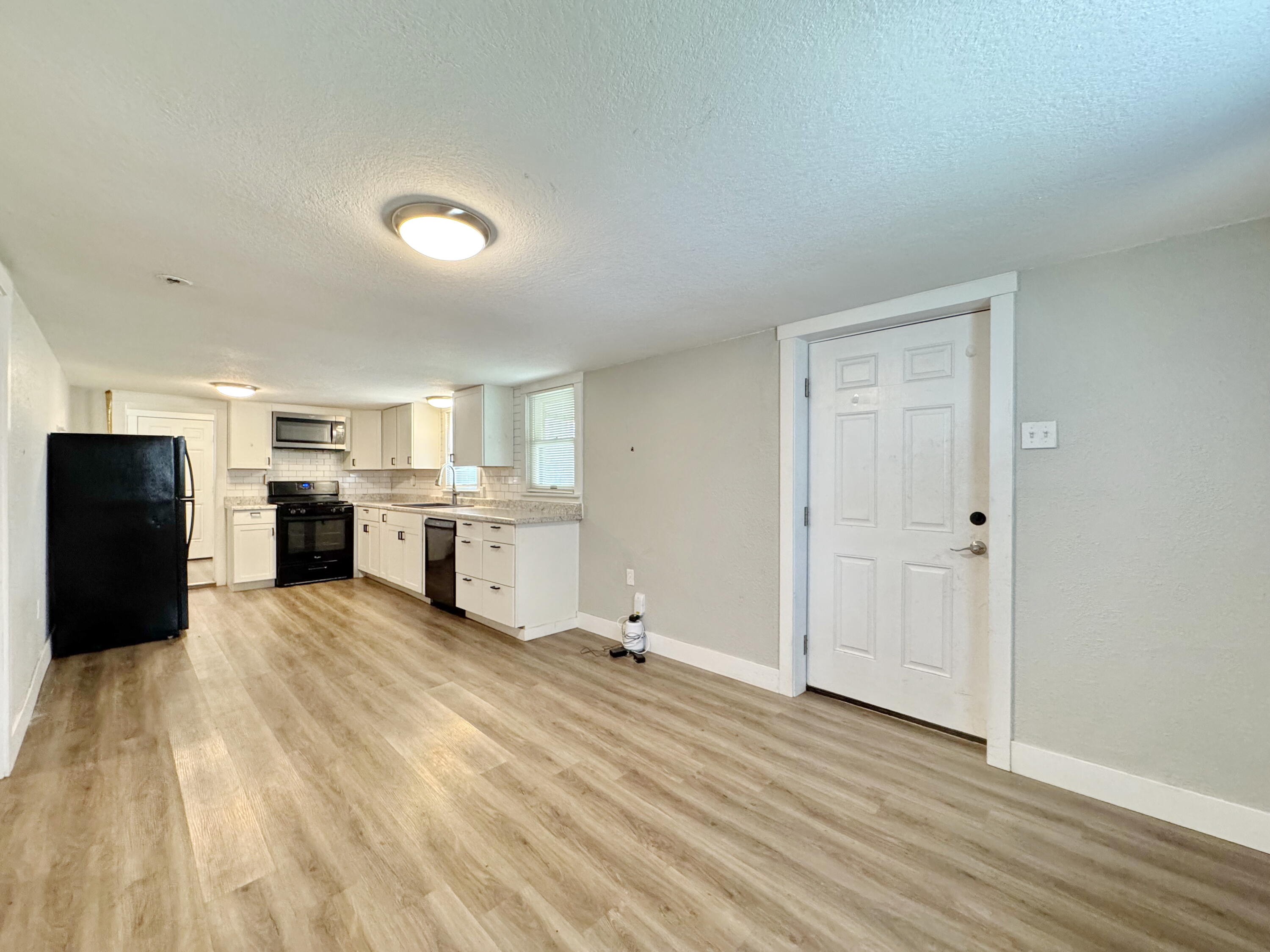 2122 North Taylor Avenue Property Photo 6