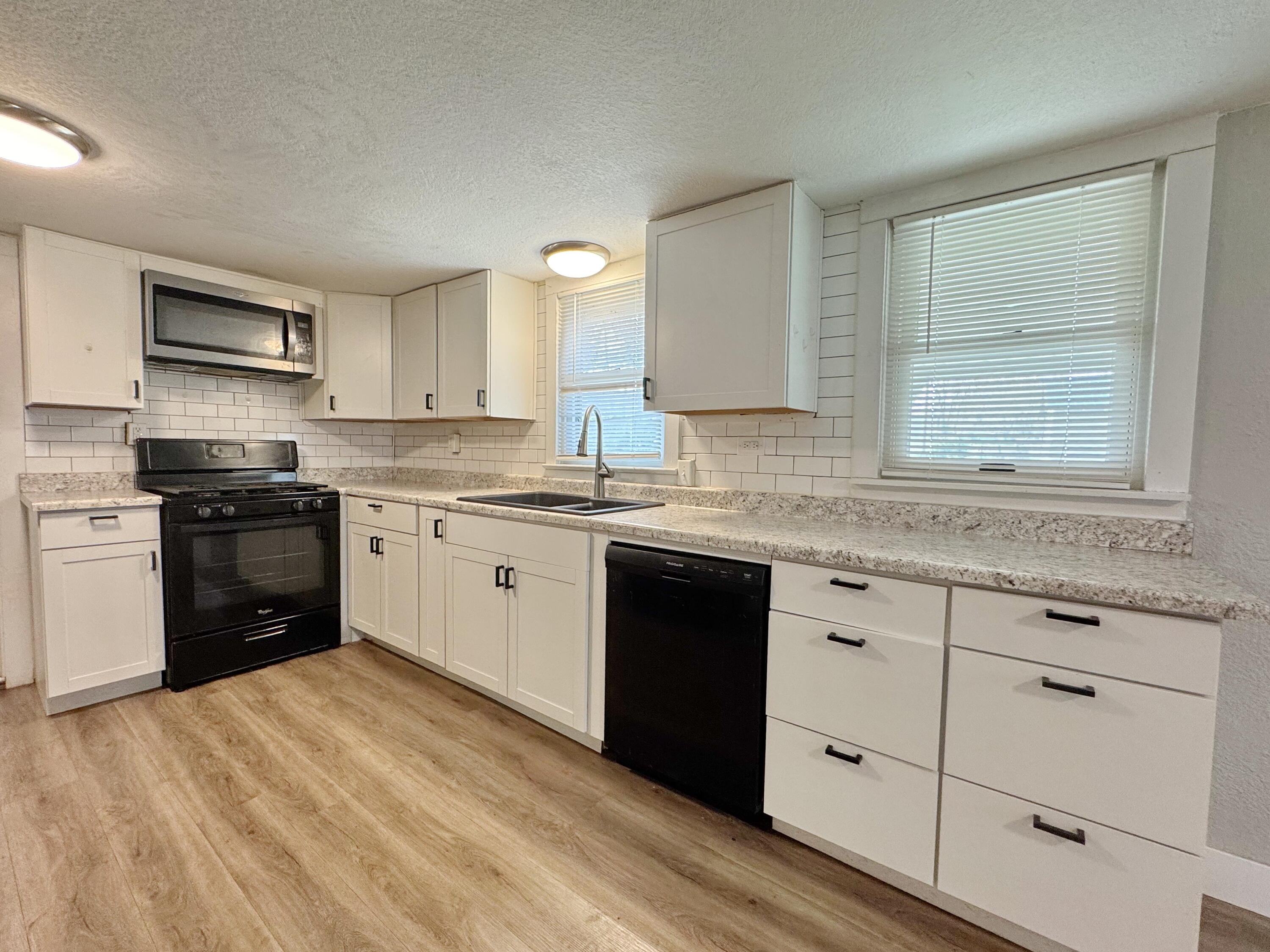 2122 North Taylor Avenue Property Photo 7