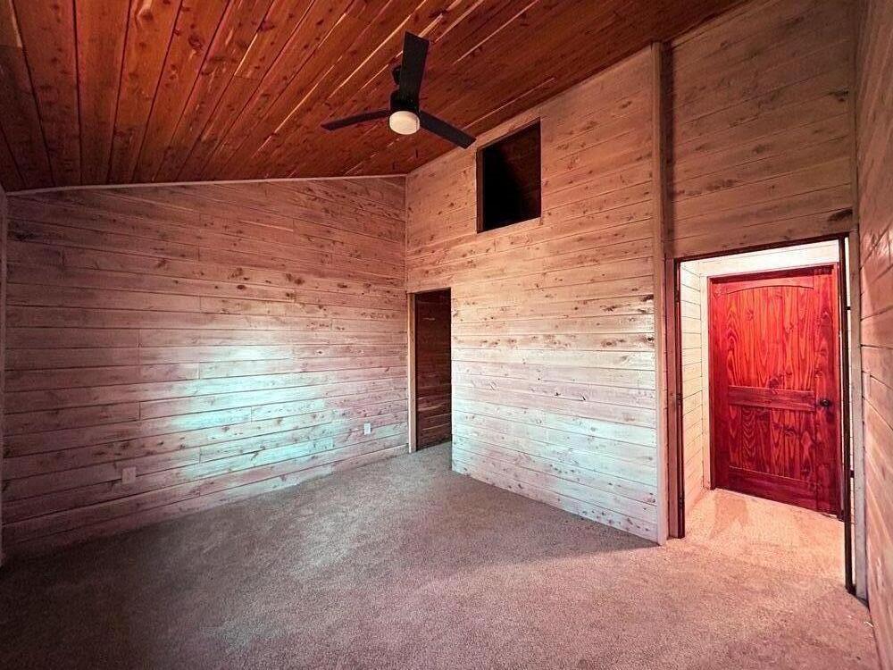7105 County Road 8200 Property Photo 29