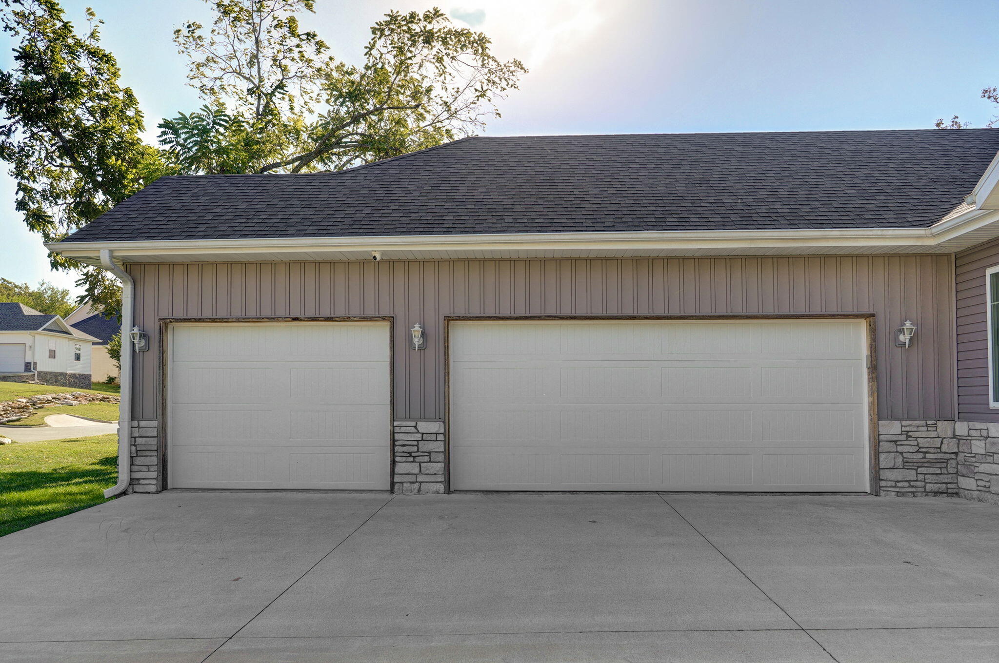738 Rippling Creek Road Property Photo 4