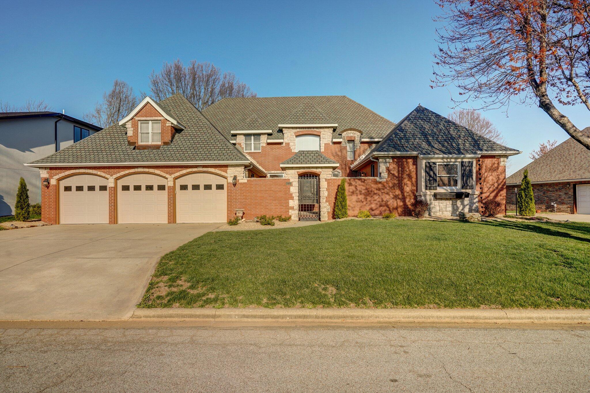 4210 Greenbriar Drive Property Photo 2