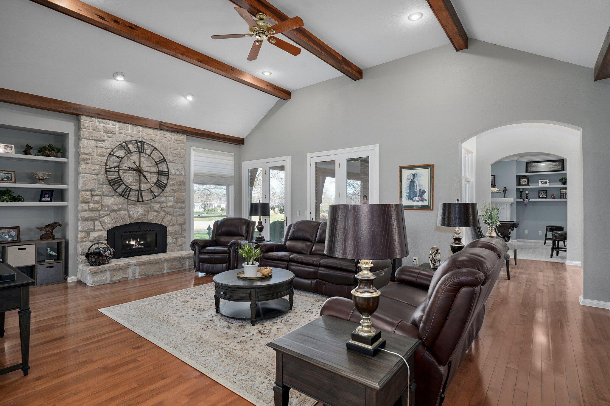 4210 Greenbriar Drive Property Photo 9