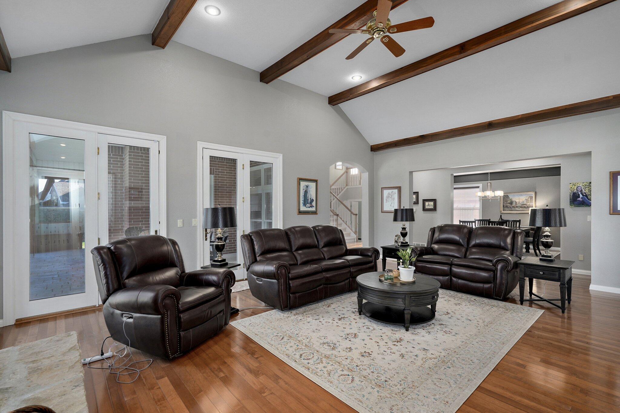 4210 Greenbriar Drive Property Photo 11