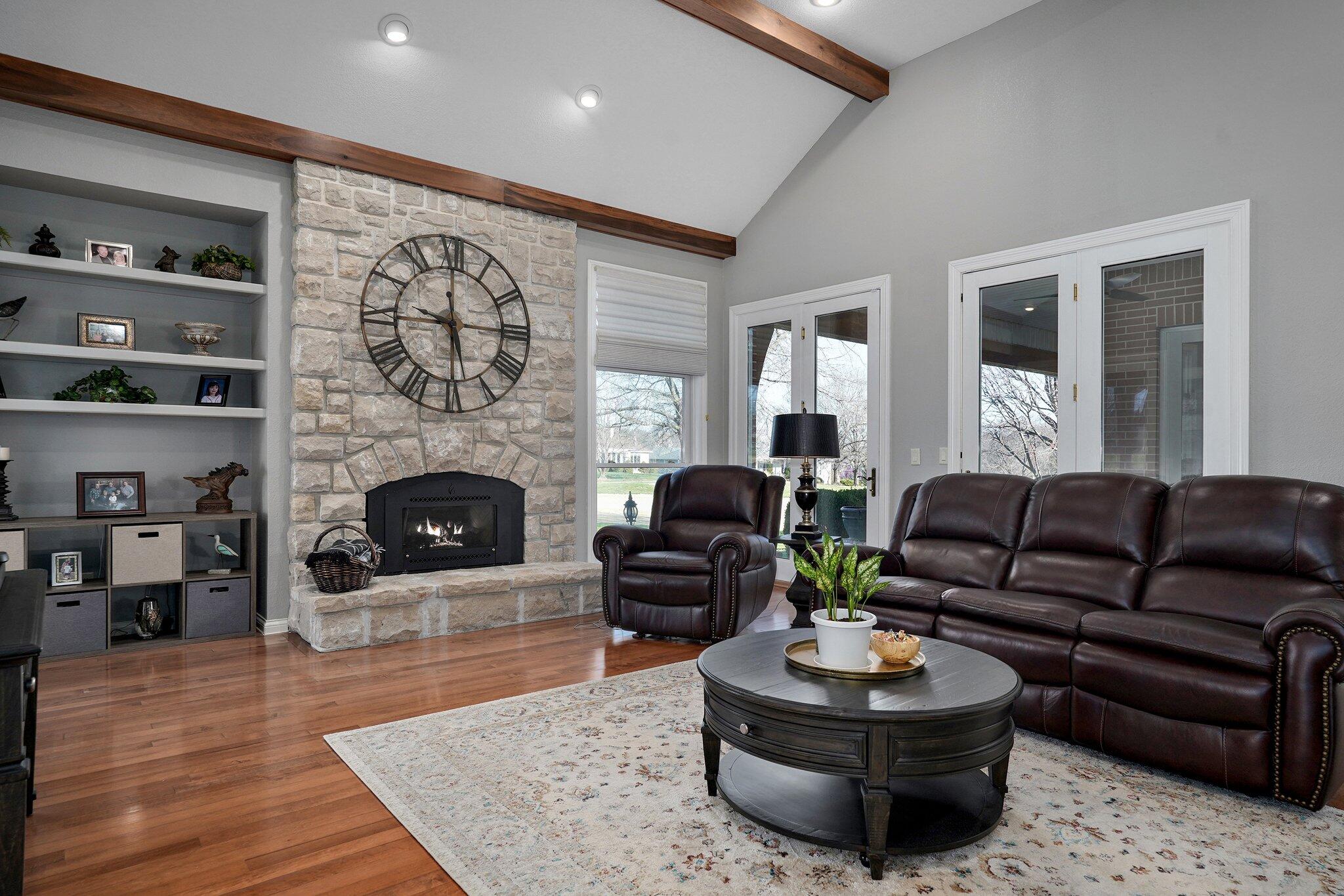 4210 Greenbriar Drive Property Photo 13