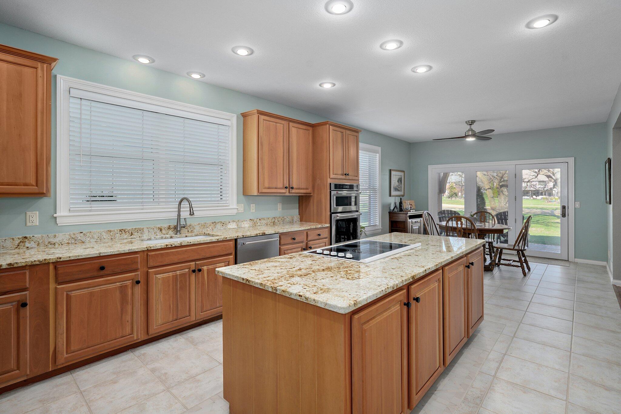4210 Greenbriar Drive Property Photo 14