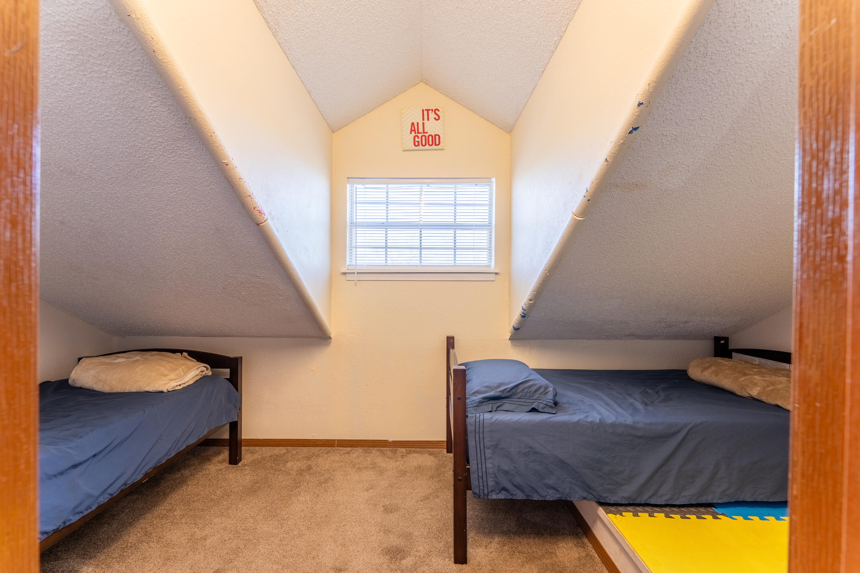 1 Memory Lane Property Photo 25