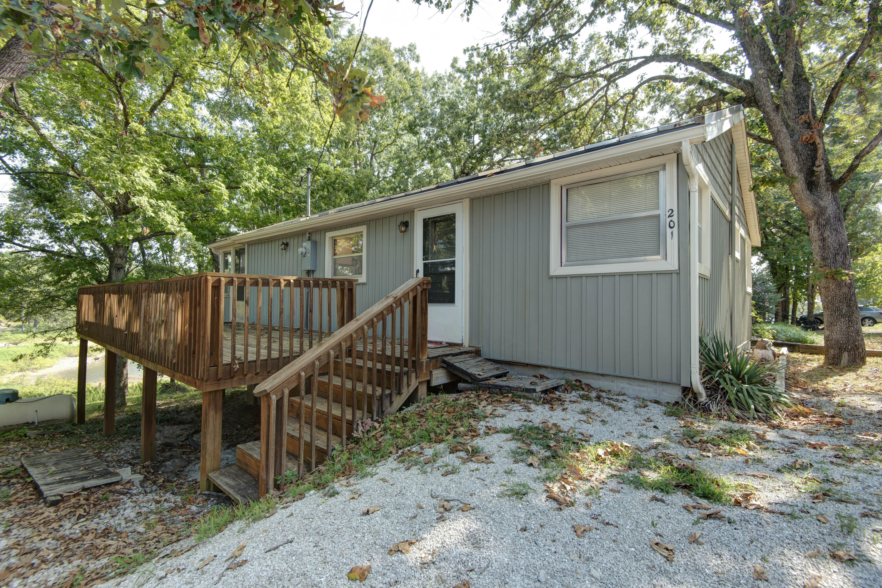 201 Laurel Lane Property Photo 3