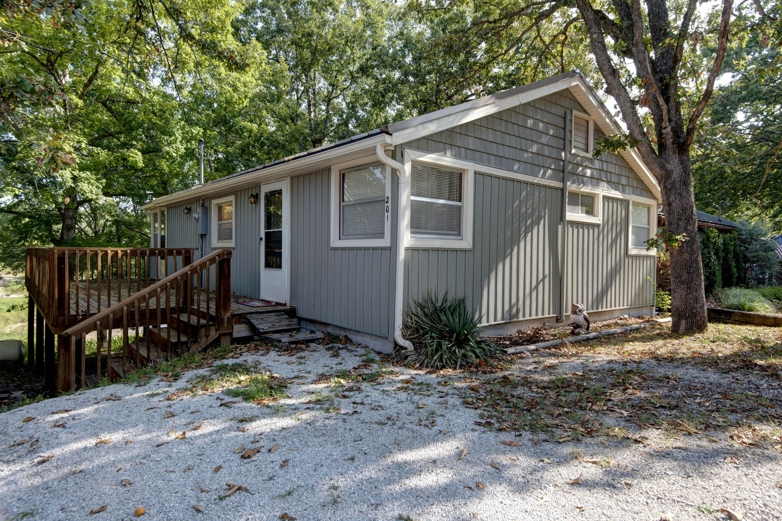 201 Laurel Lane Property Photo 4