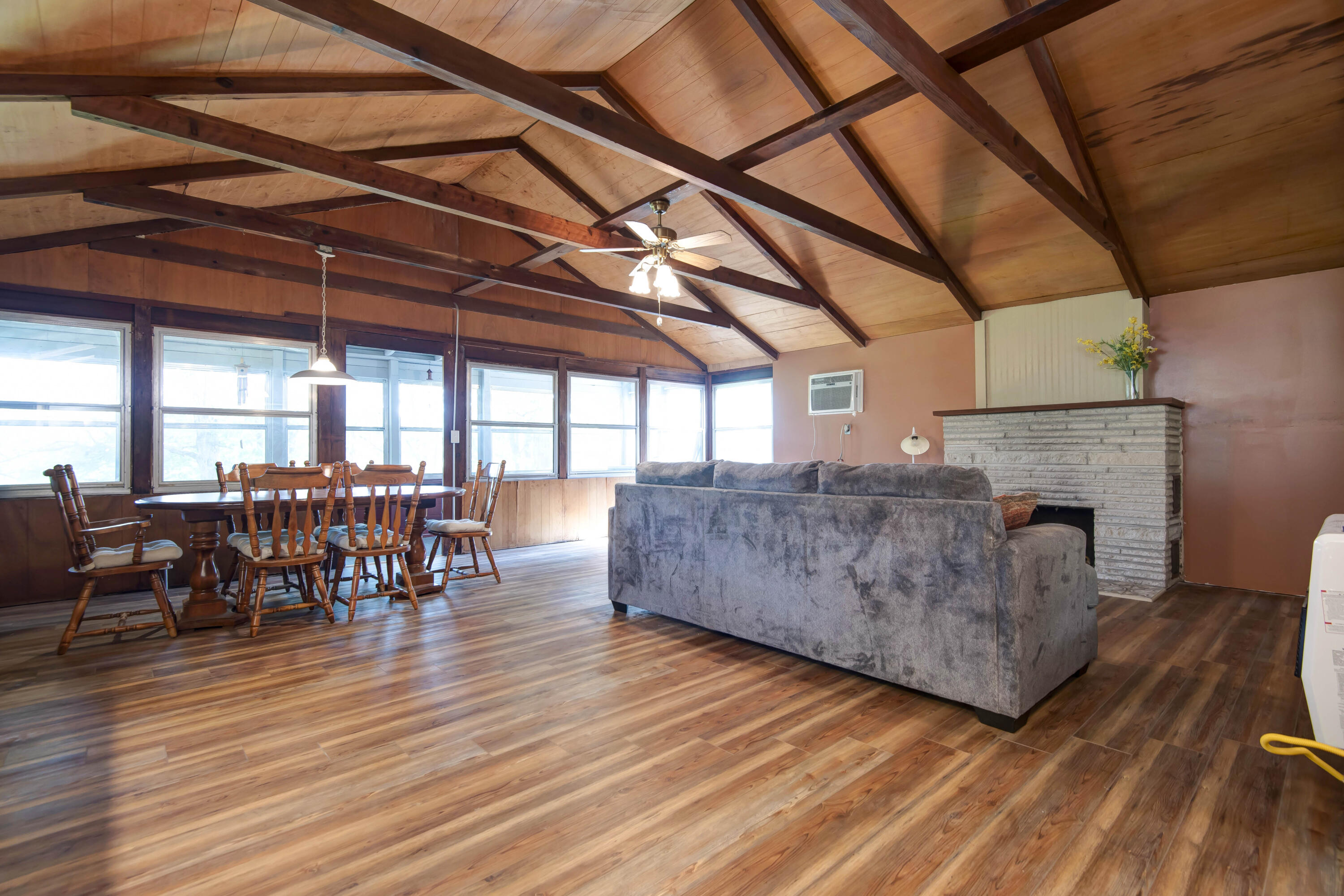 201 Laurel Lane Property Photo 13