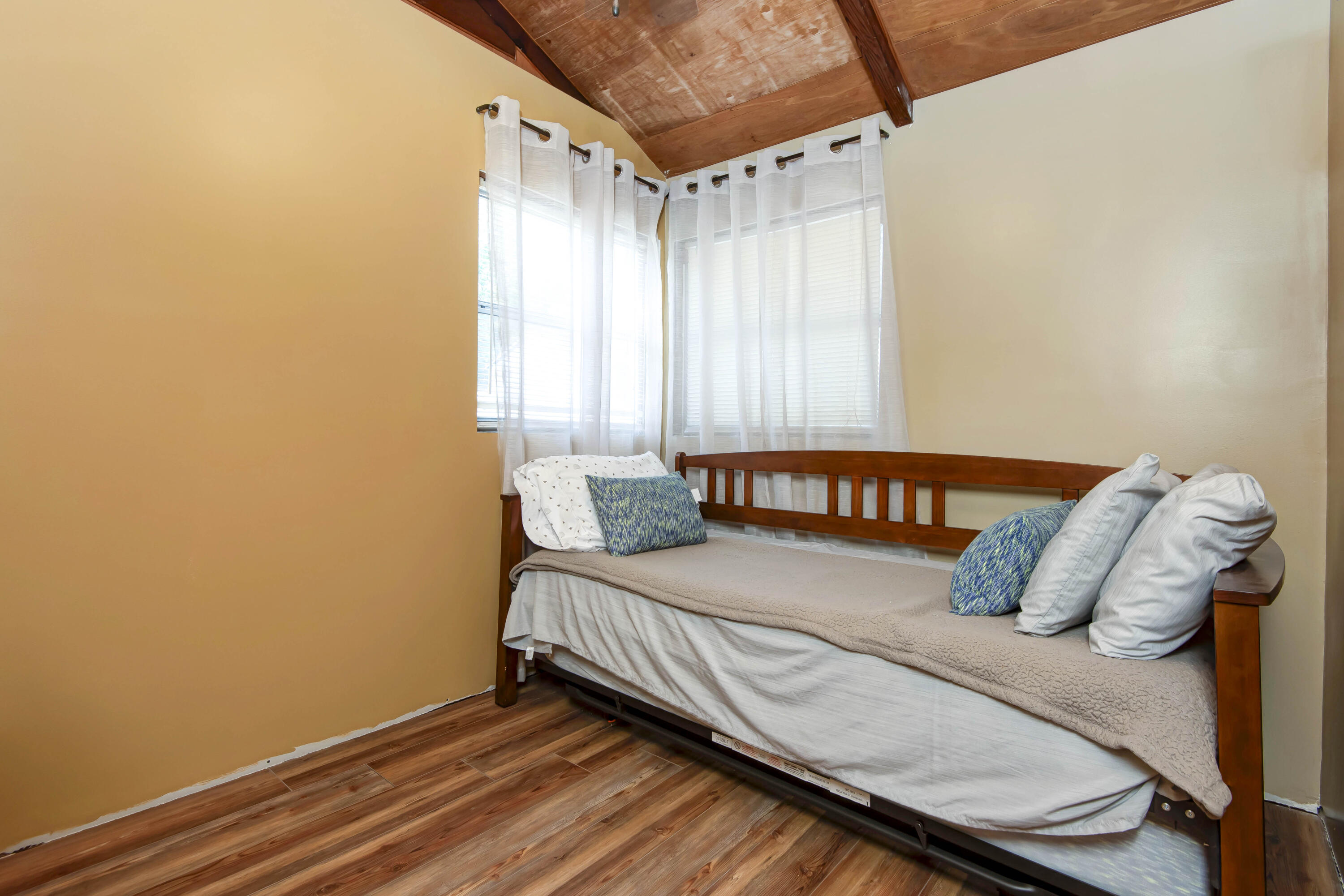 201 Laurel Lane Property Photo 18