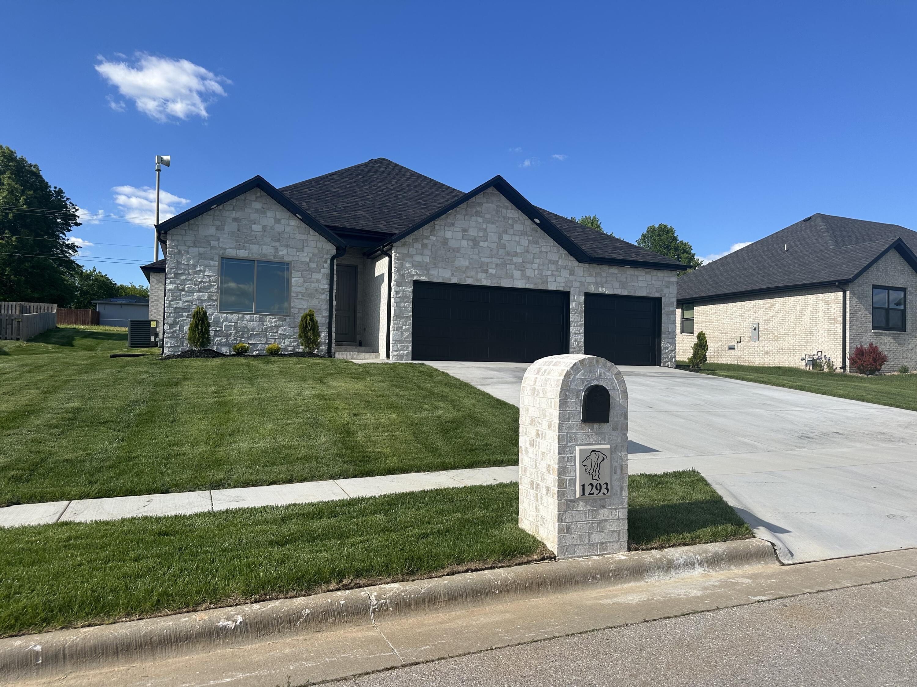 1293 West Gaslight Drive Property Photo 1