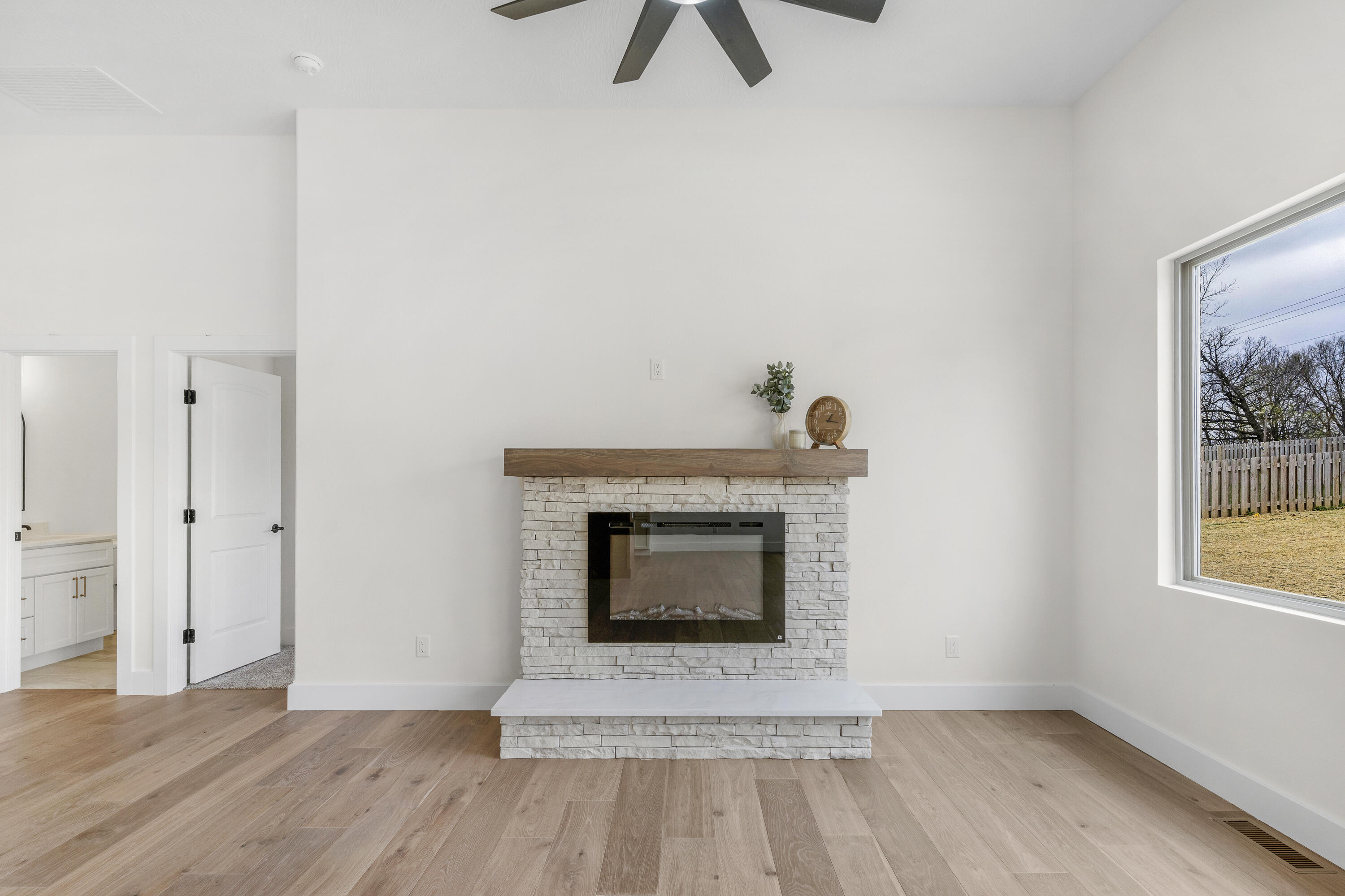 1293 West Gaslight Drive Property Photo 10