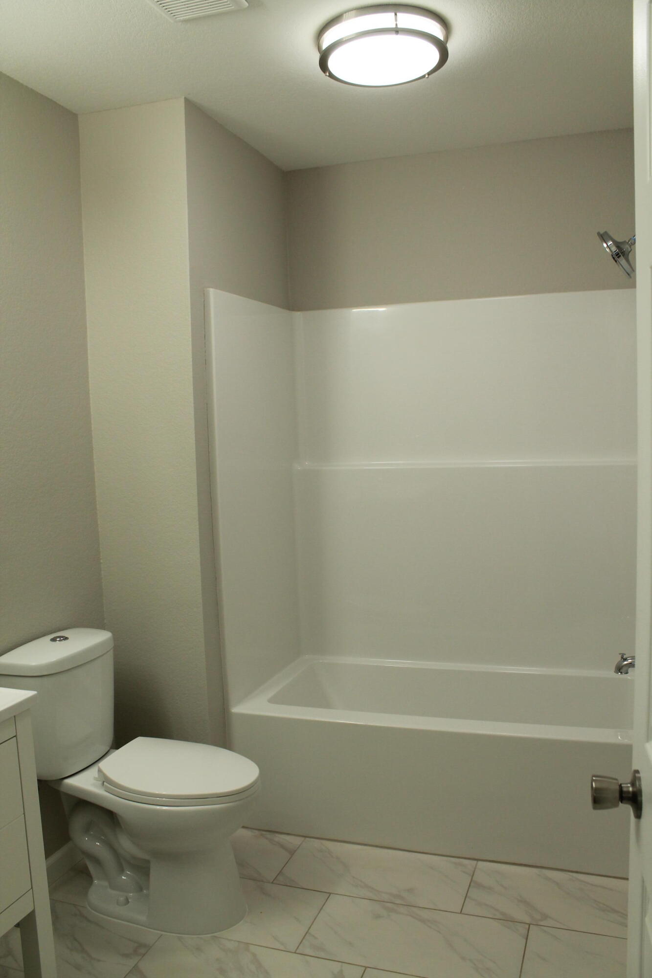 431 West Division Street Property Photo 15