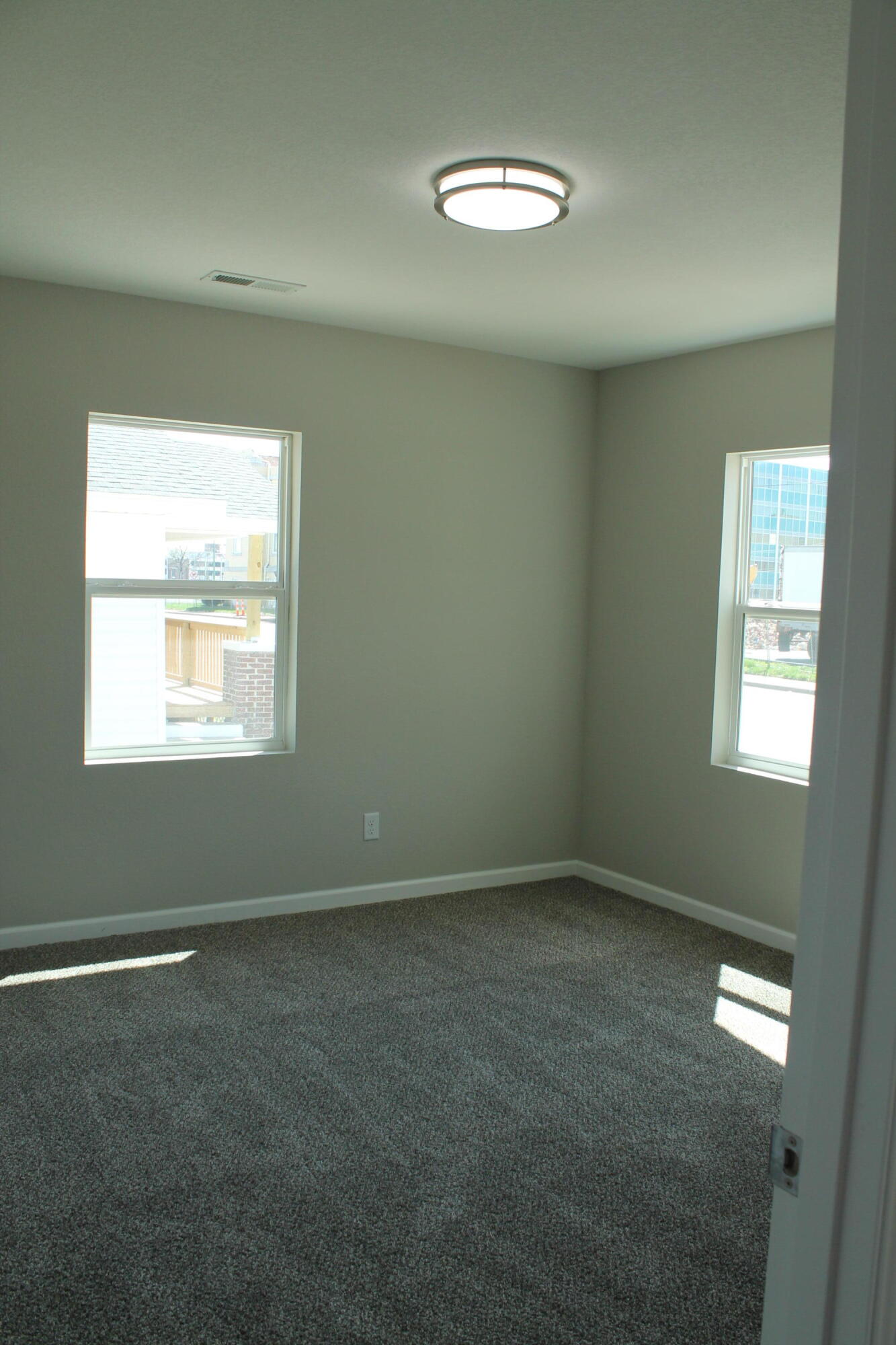 431 West Division Street Property Photo 17