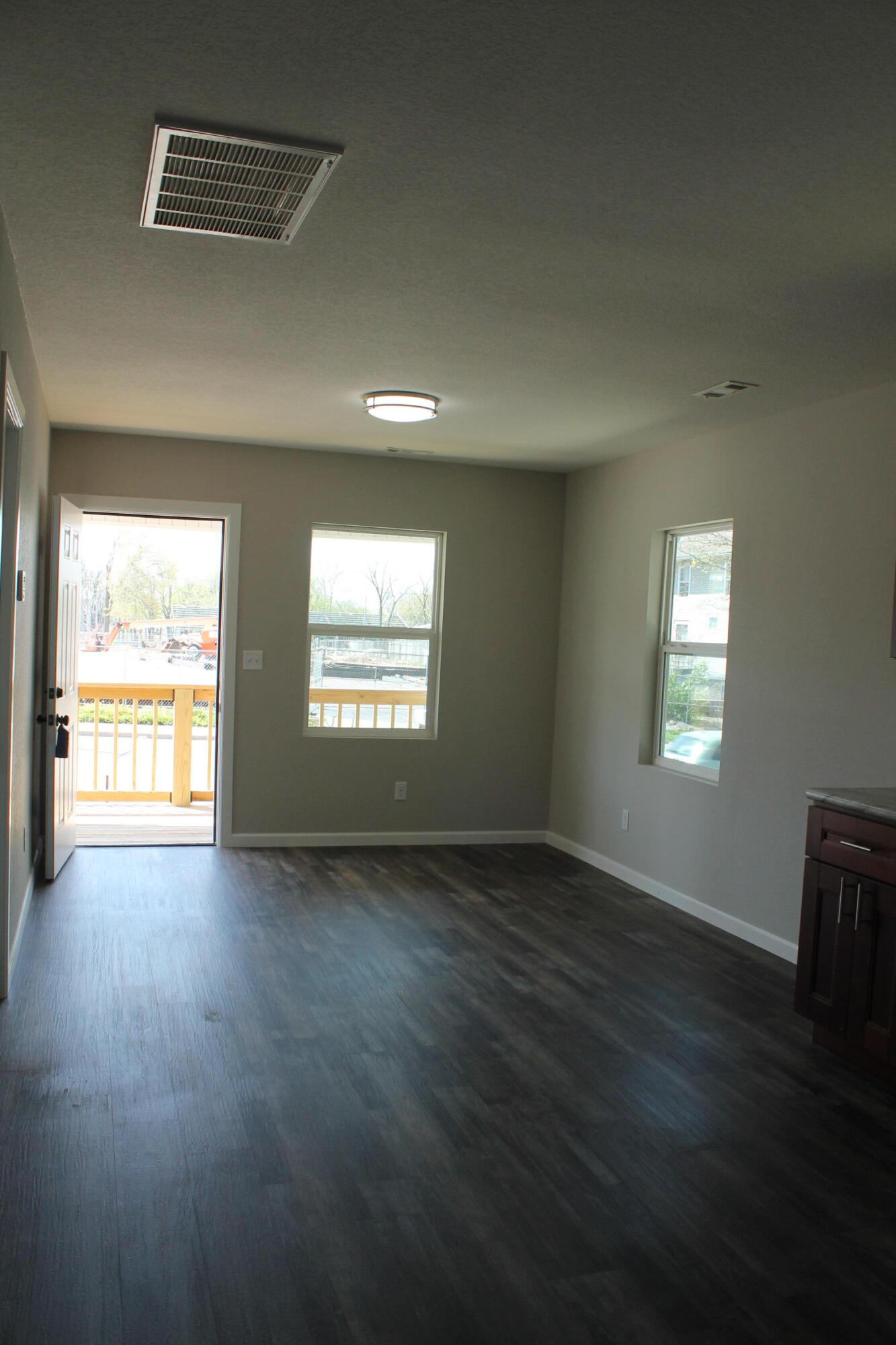 431 West Division Street Property Photo 23
