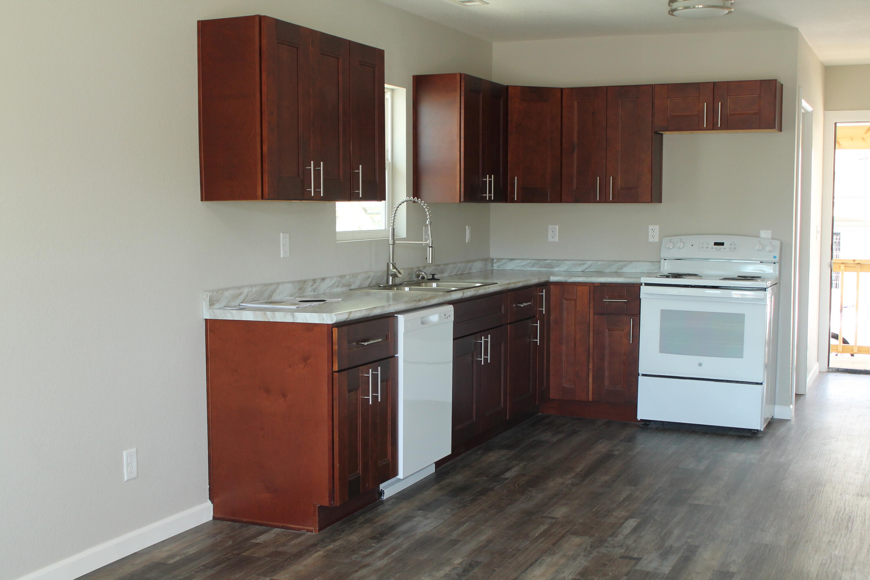 431 West Division Street Property Photo 24