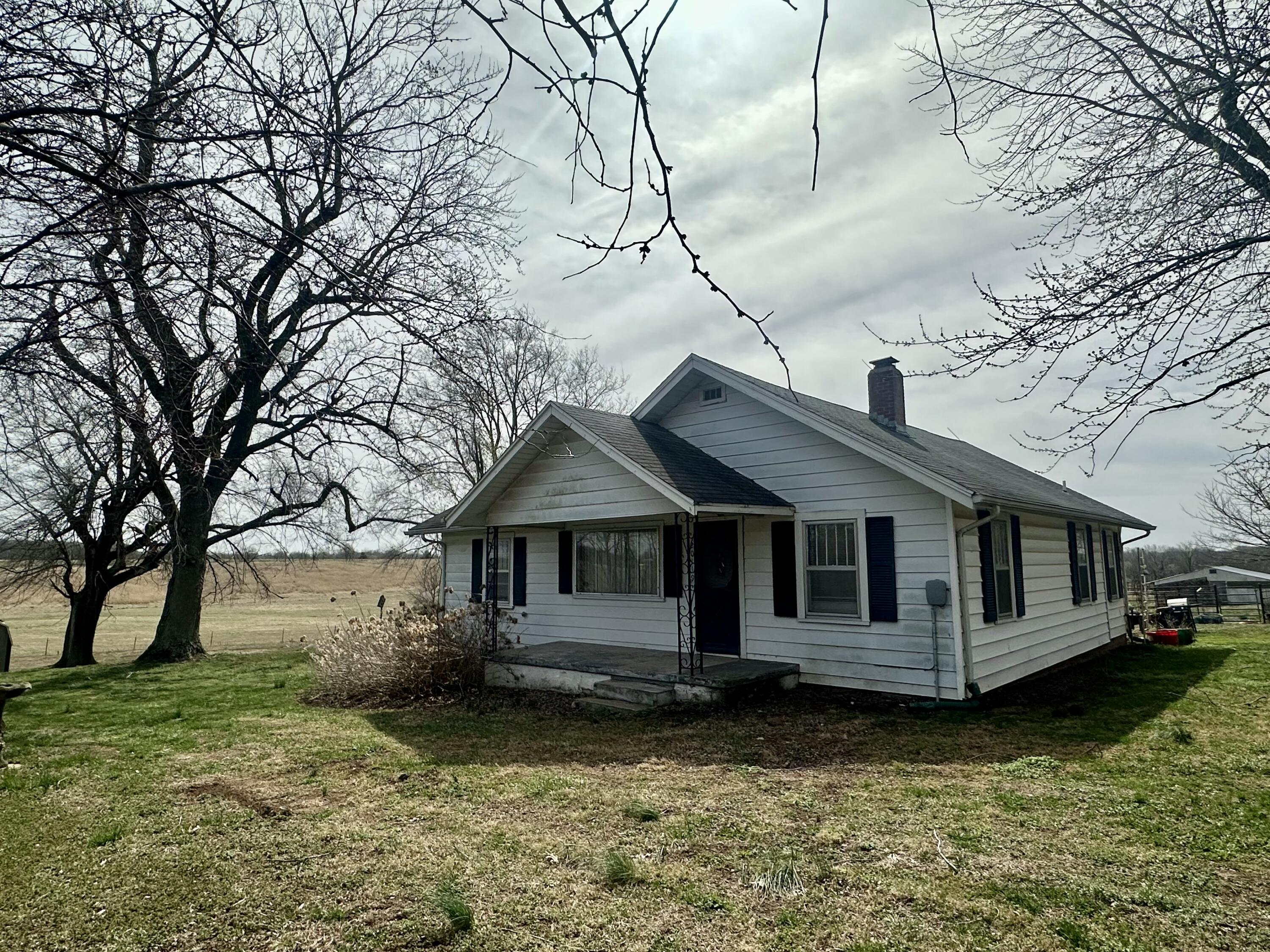20119 Highway Z Property Photo 2