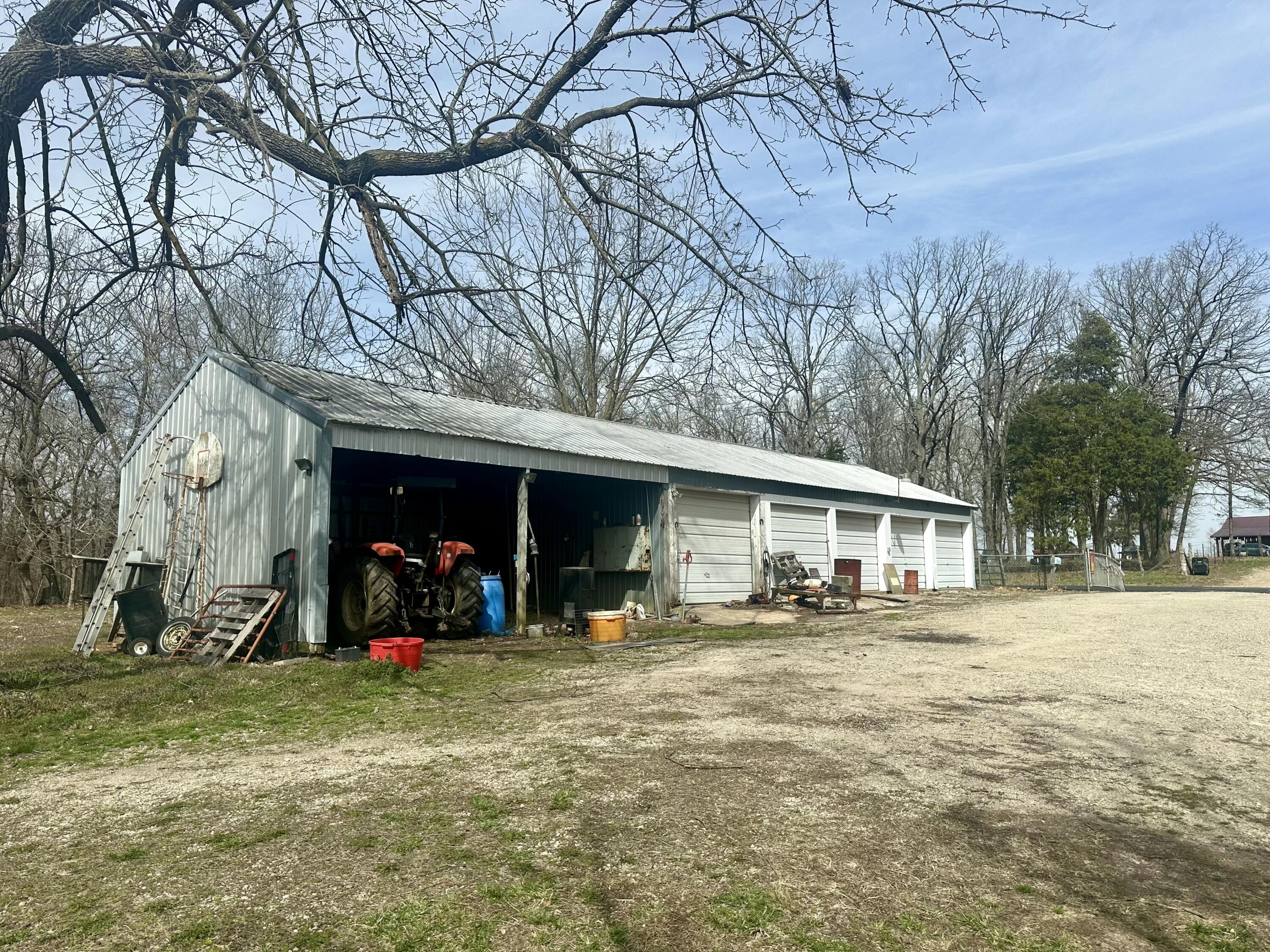 20119 Highway Z Property Photo 4