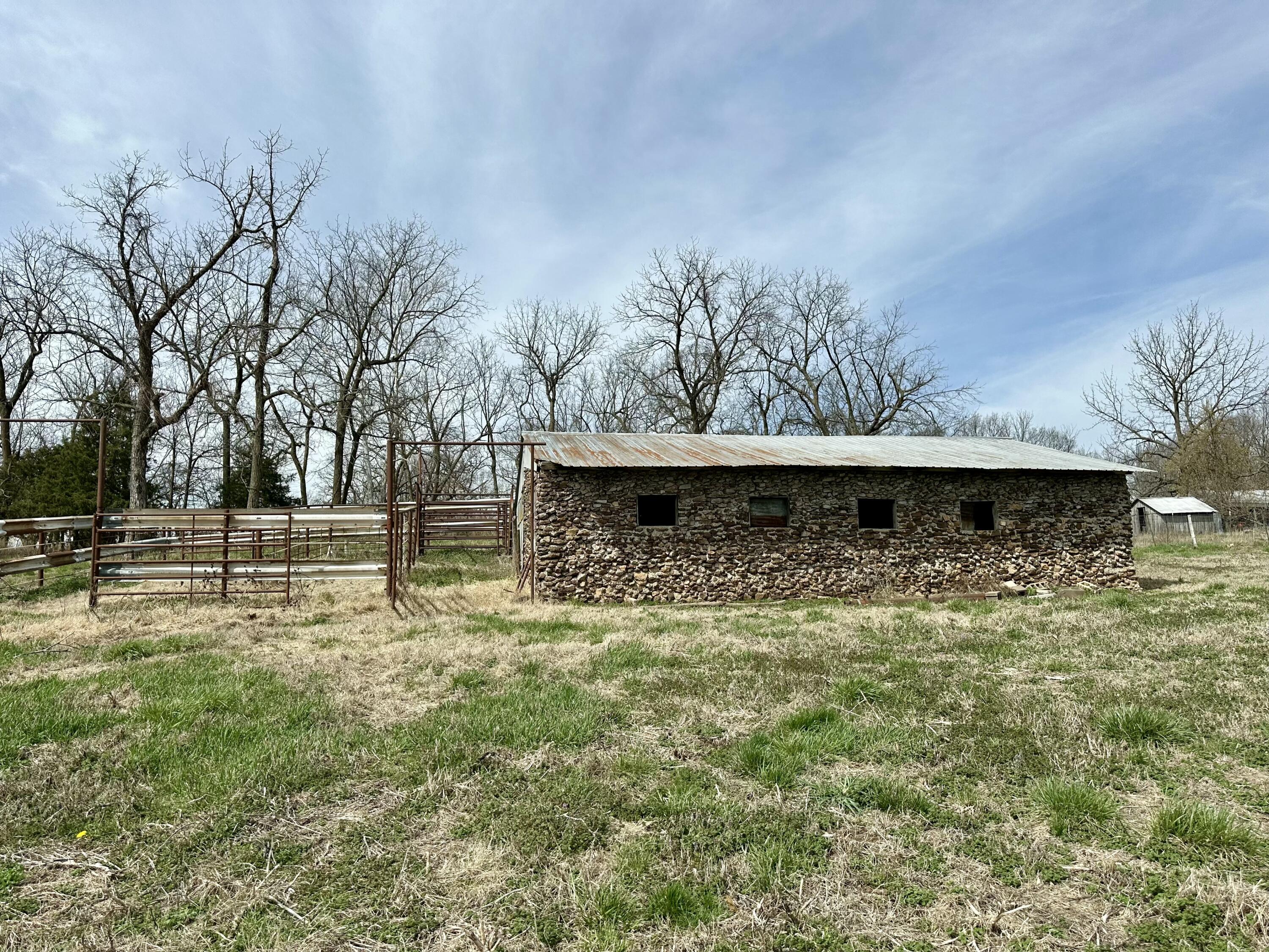 20119 Highway Z Property Photo 5