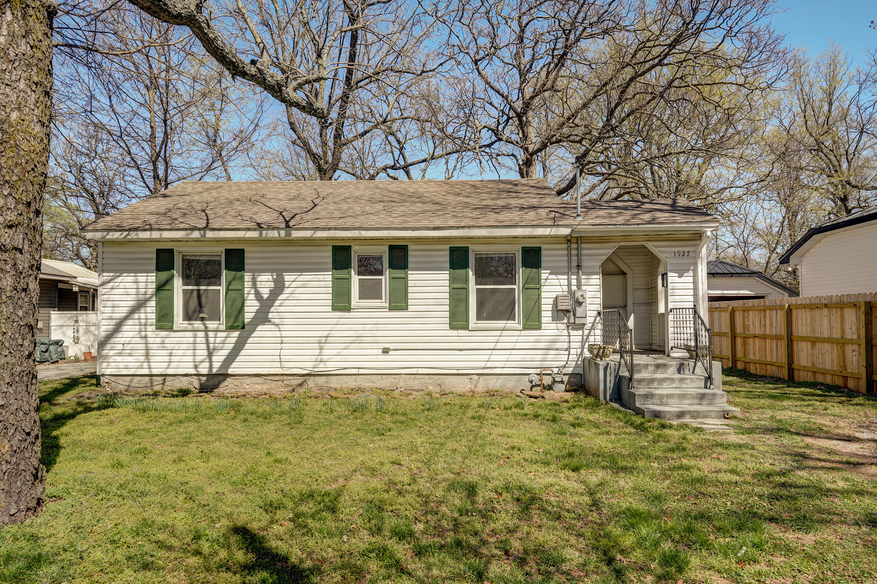 1927 East Monroe Terrace Property Photo