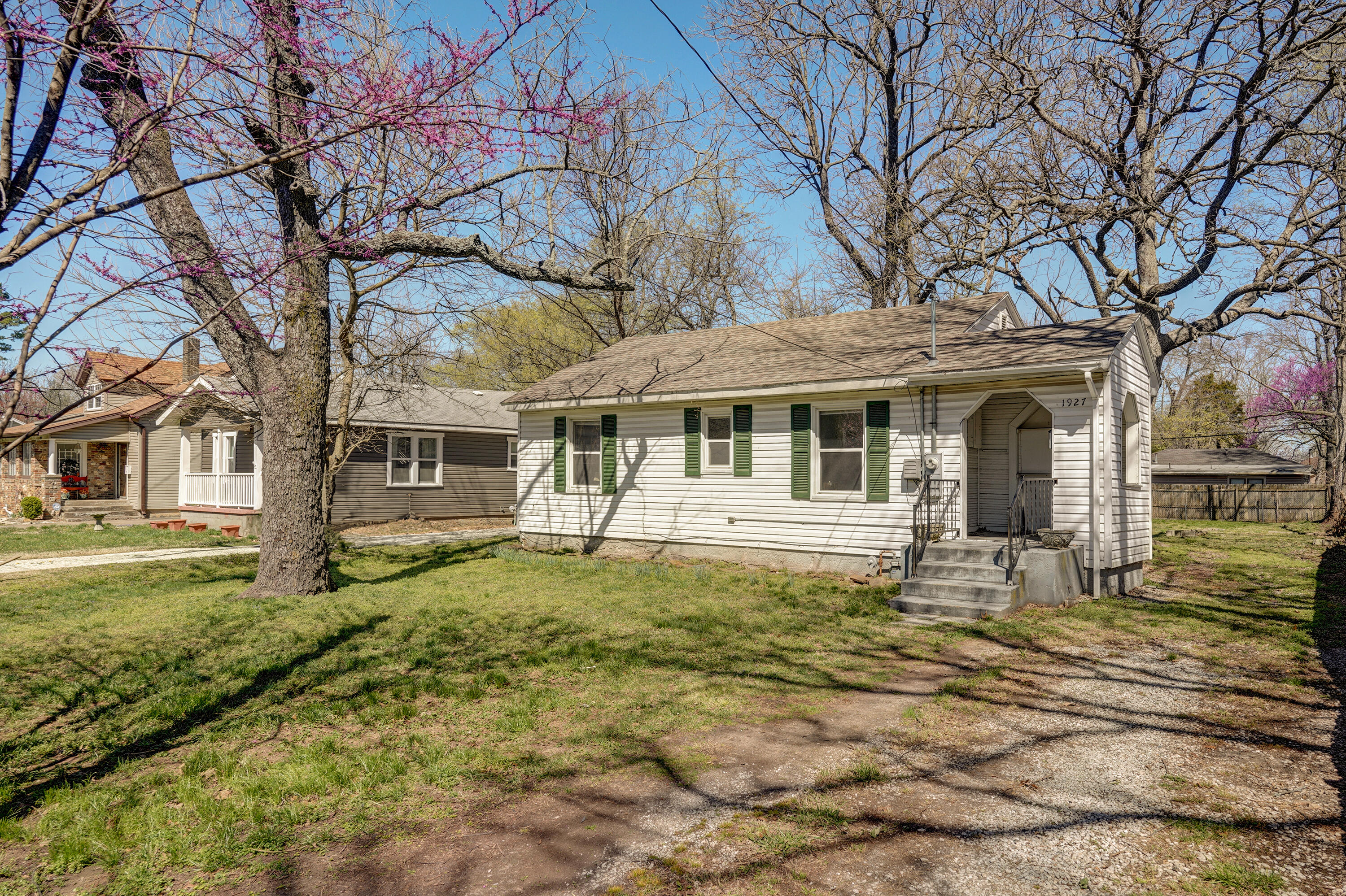 1927 East Monroe Terrace Property Photo 2